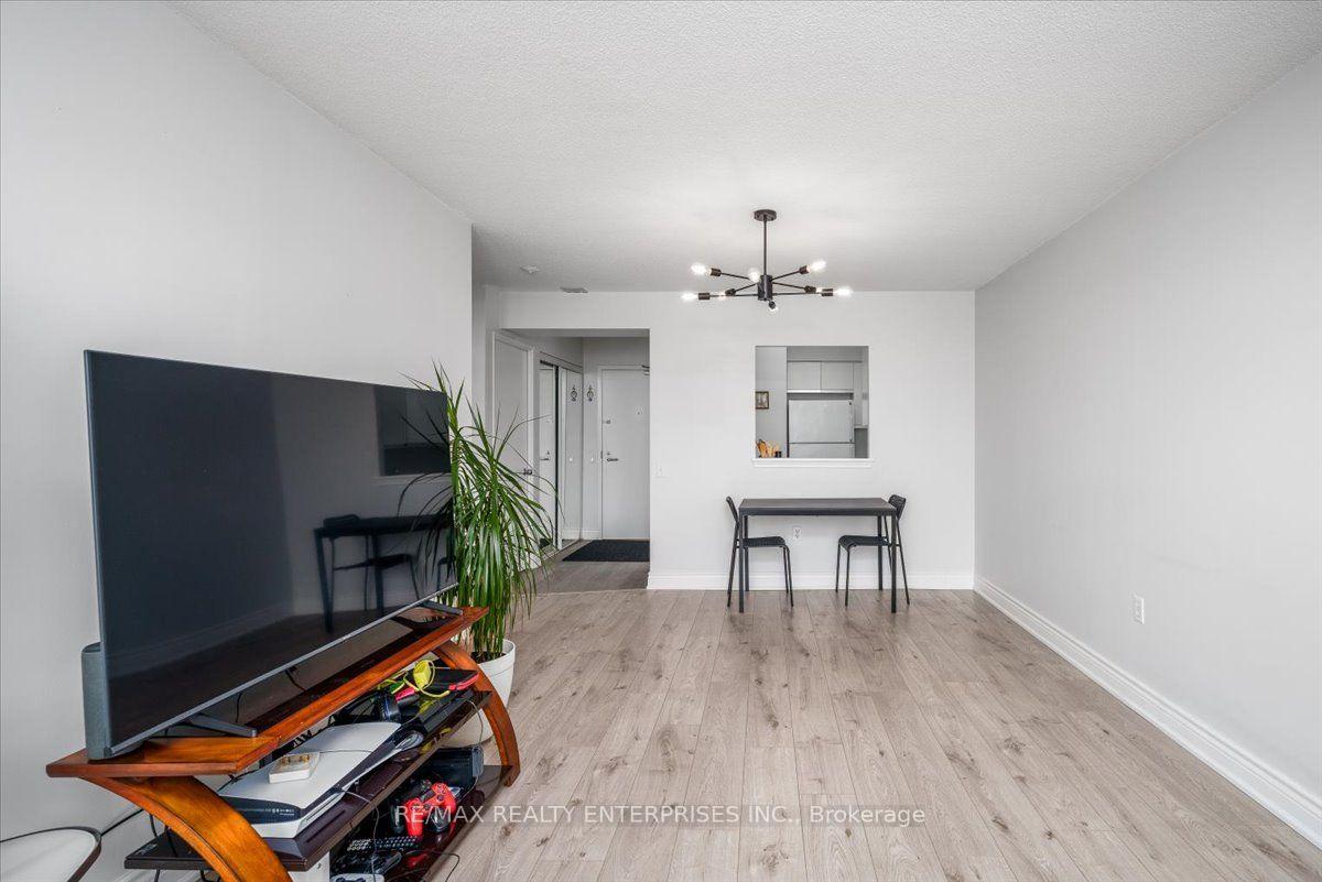 Photo 8 of Unit 506, 21 Overlea Boulevard NE, Toronto, Thorncliffe Park — HOMEH