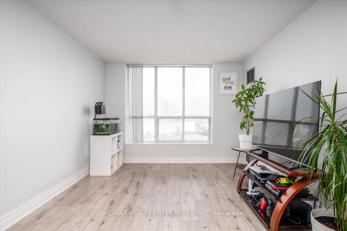 Photo 9 of Unit 506, 21 Overlea Boulevard NE, Toronto, Thorncliffe Park — HOMEH