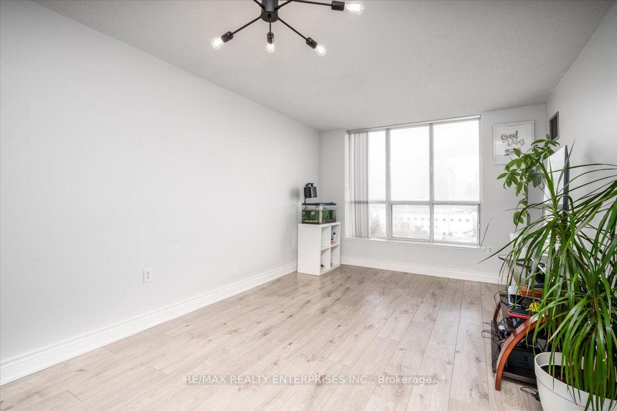 Photo 10 of Unit 506, 21 Overlea Boulevard NE, Toronto, Thorncliffe Park — HOMEH