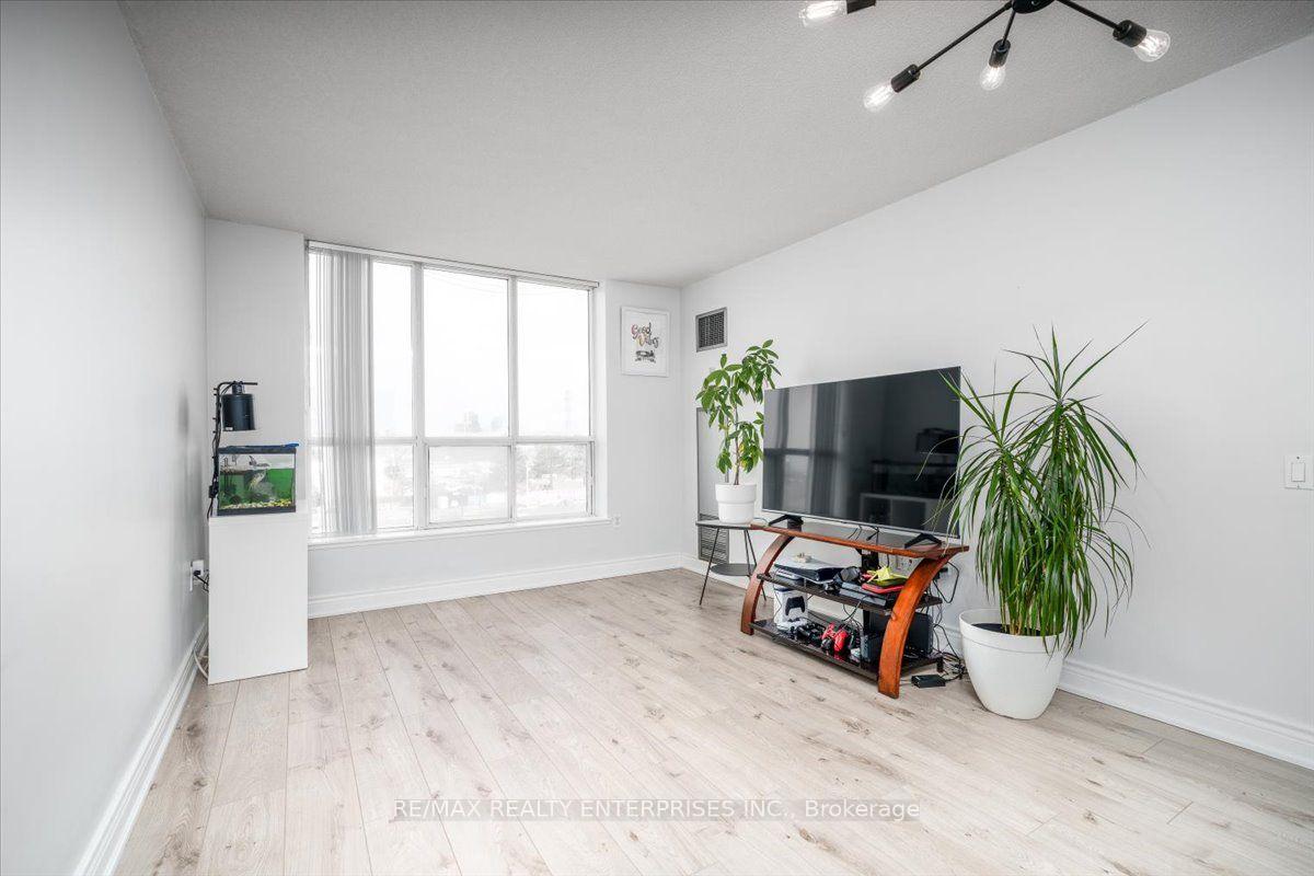 Photo 11 of Unit 506, 21 Overlea Boulevard NE, Toronto, Thorncliffe Park — HOMEH
