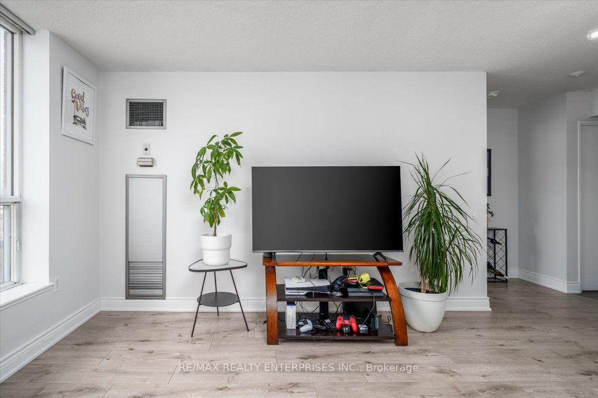 Photo 13 of Unit 506, 21 Overlea Boulevard NE, Toronto, Thorncliffe Park — HOMEH
