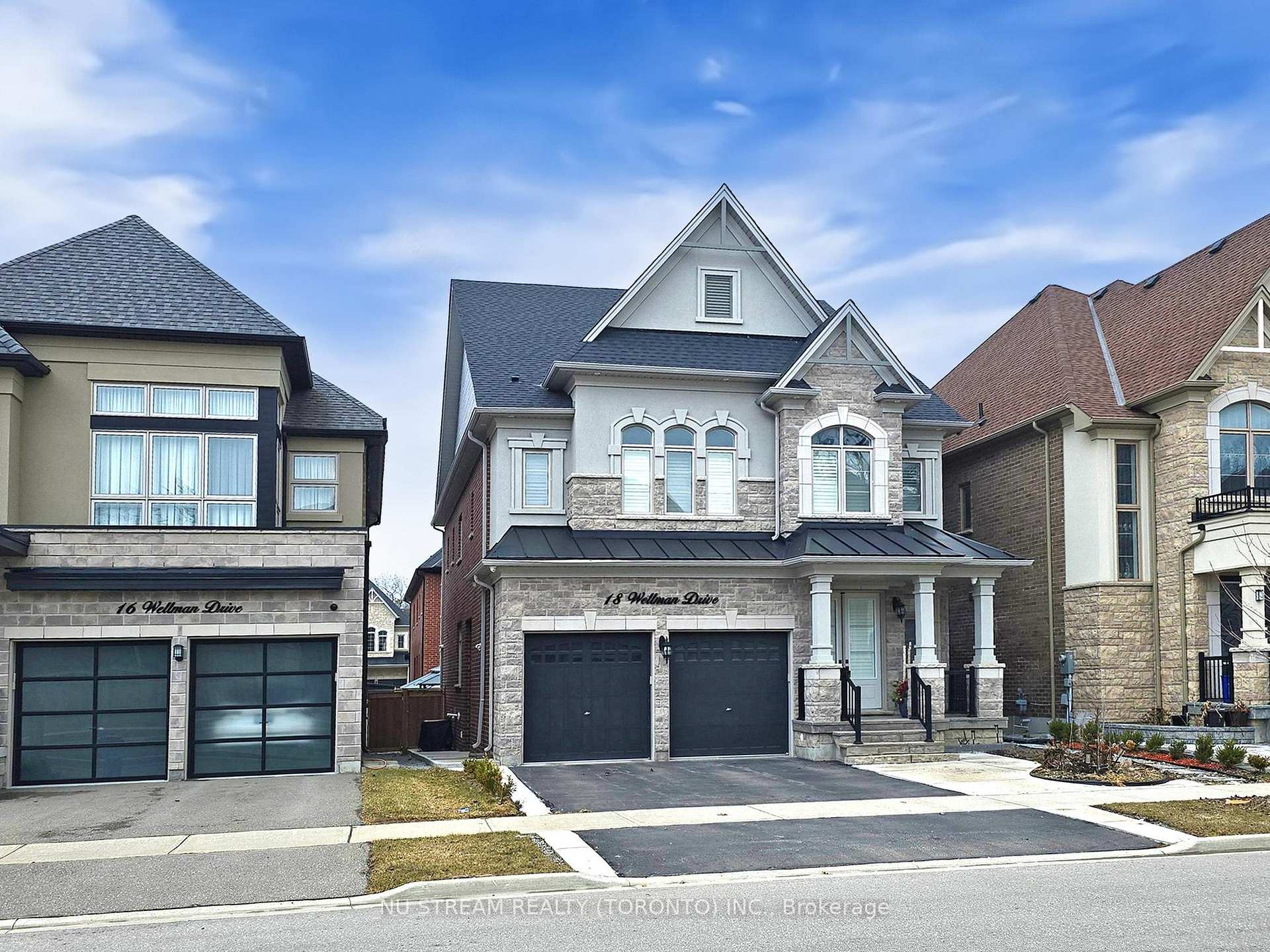 Photo 2 of 18 Wellman Drive, Richmond Hill, Oak Ridges Lake Wilcox — HOMEH
