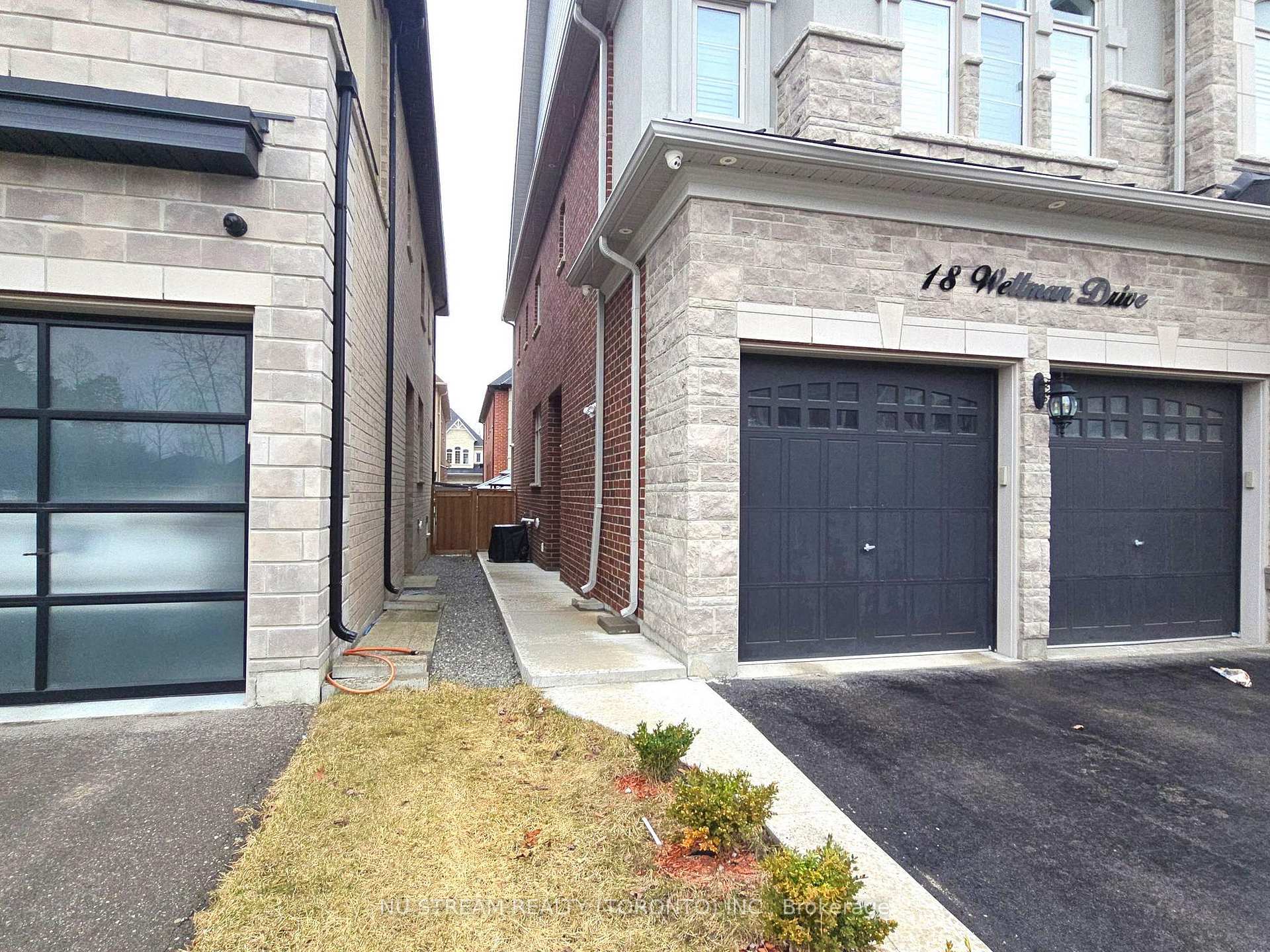 Photo 4 of 18 Wellman Drive, Richmond Hill, Oak Ridges Lake Wilcox — HOMEH