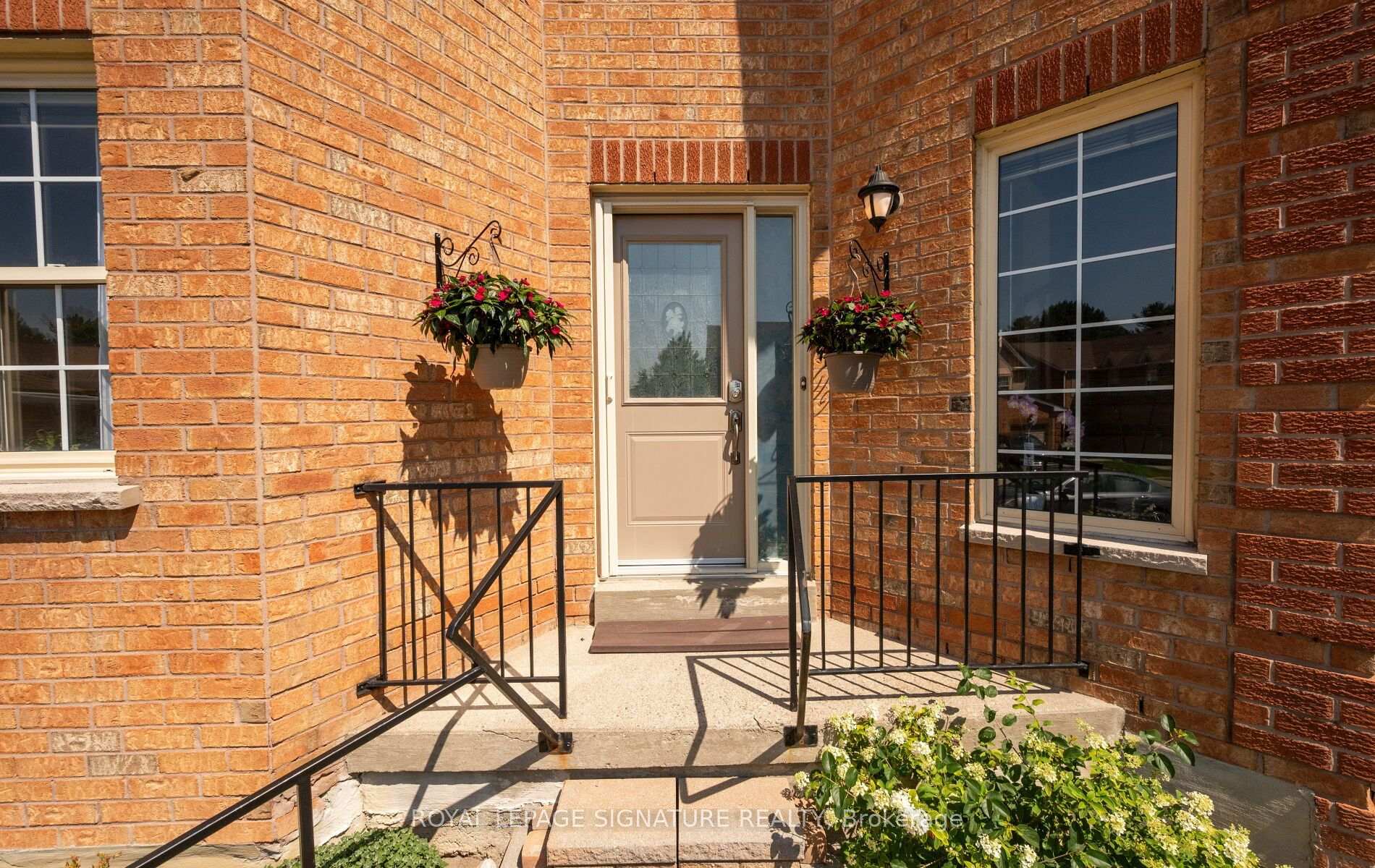 Photo 3 of 412 Butler Court, Aurora, Aurora Village — HOMEH