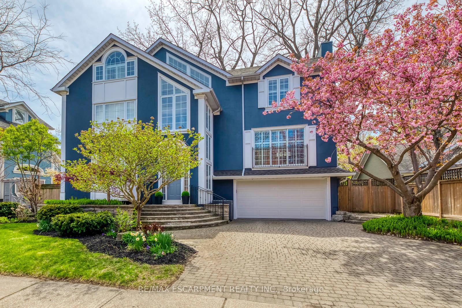 Photo 2 of 48 Forsythe Street, Oakville, Central — HOMEH