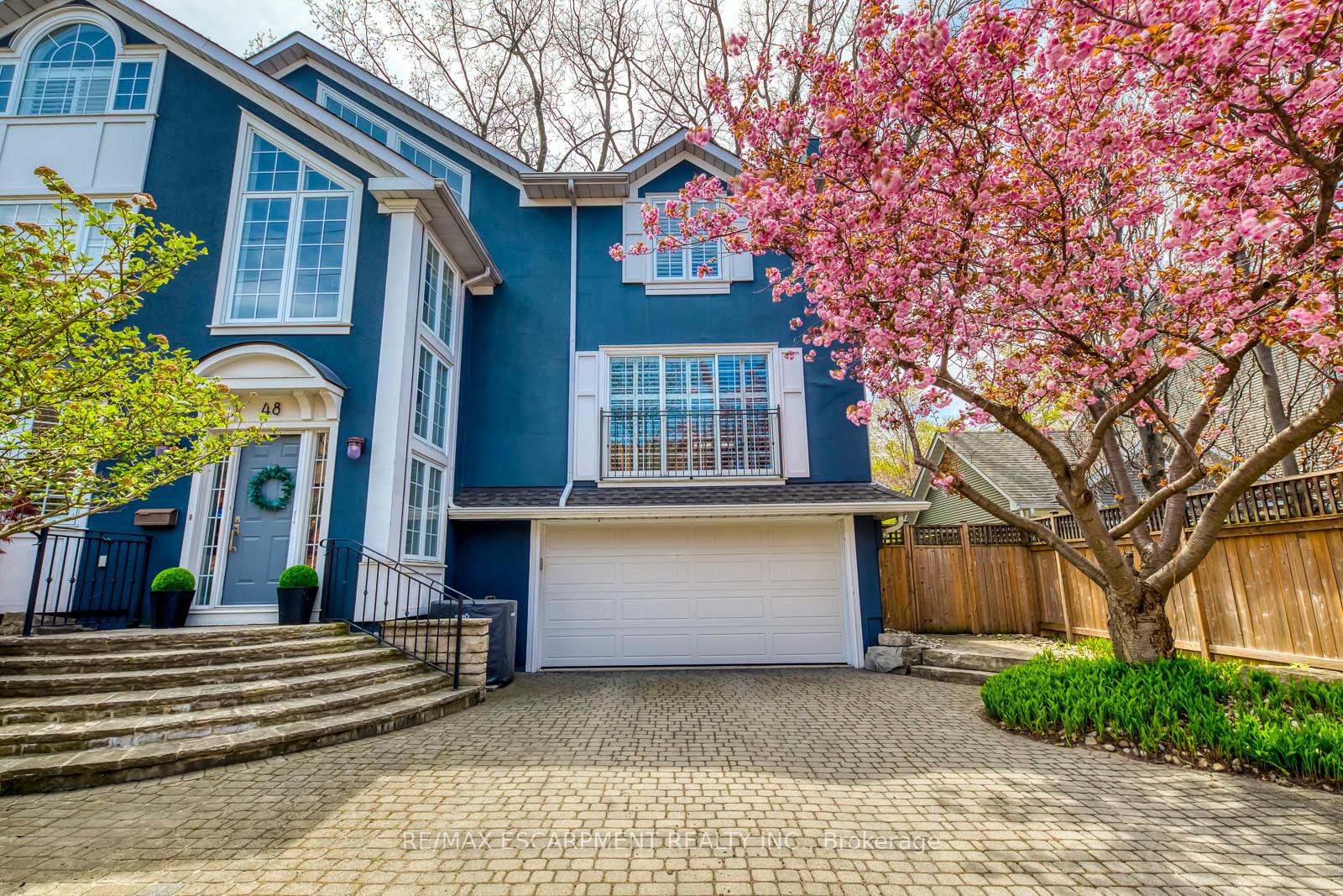 Photo 3 of 48 Forsythe Street, Oakville, Central — HOMEH