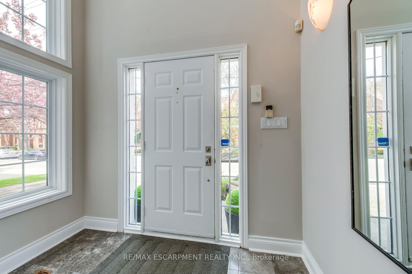 Photo 4 of 48 Forsythe Street, Oakville, Central — HOMEH