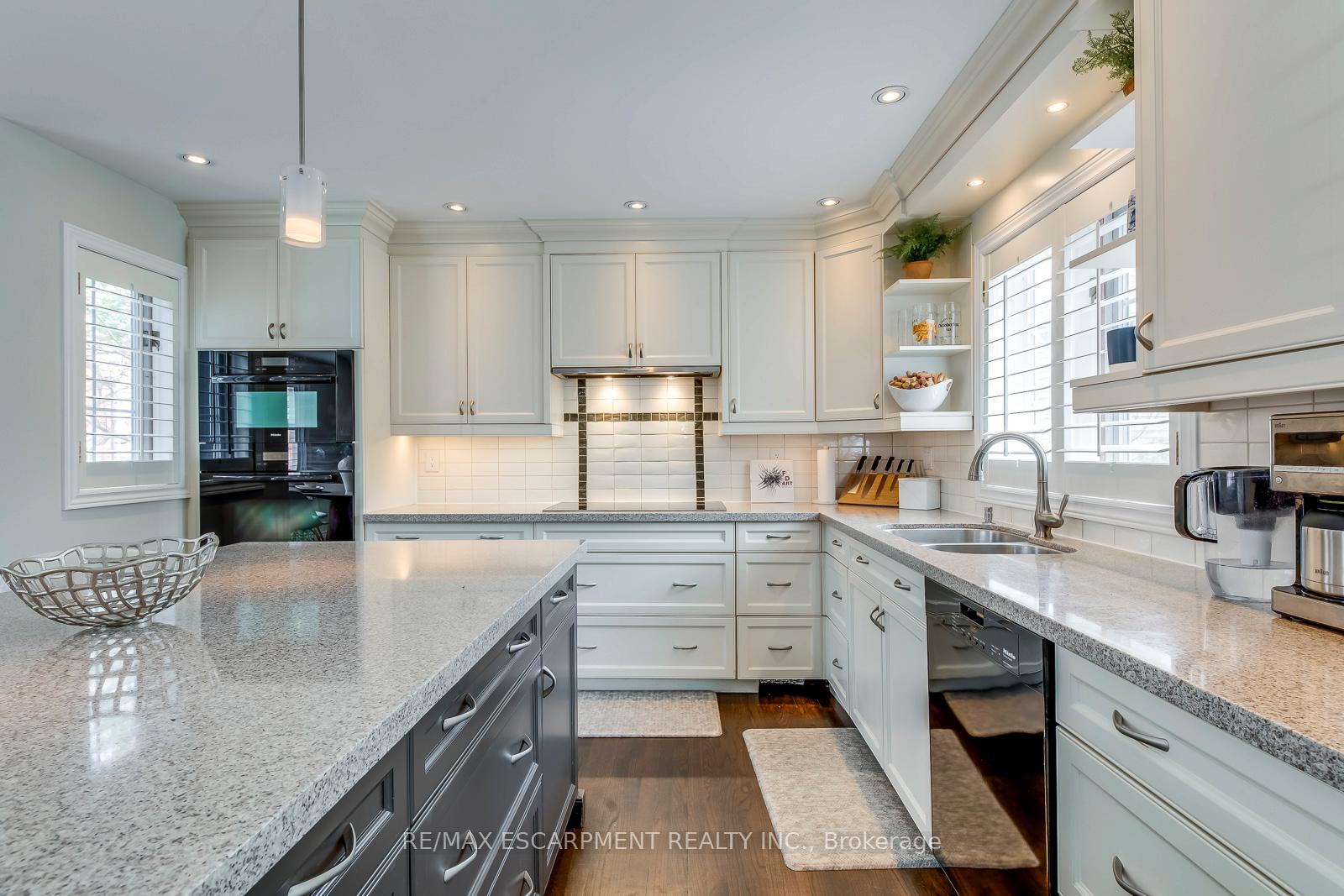 Photo 10 of 48 Forsythe Street, Oakville, Central — HOMEH