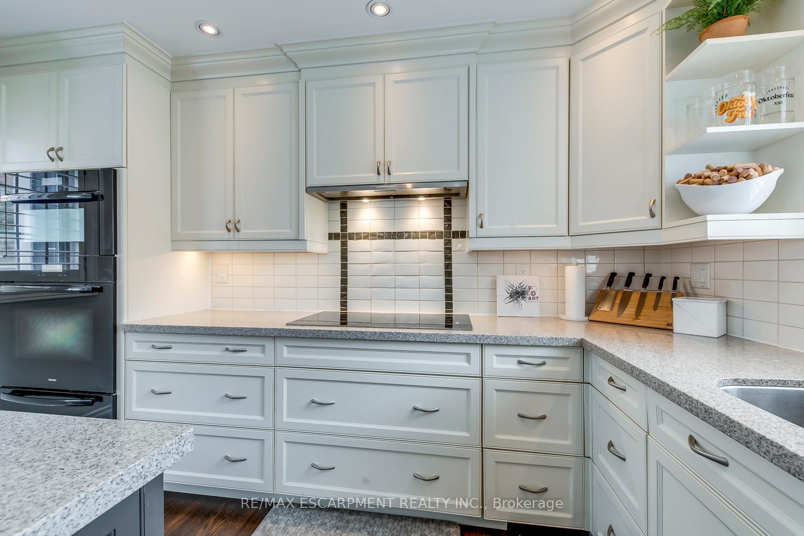 Photo 12 of 48 Forsythe Street, Oakville, Central — HOMEH