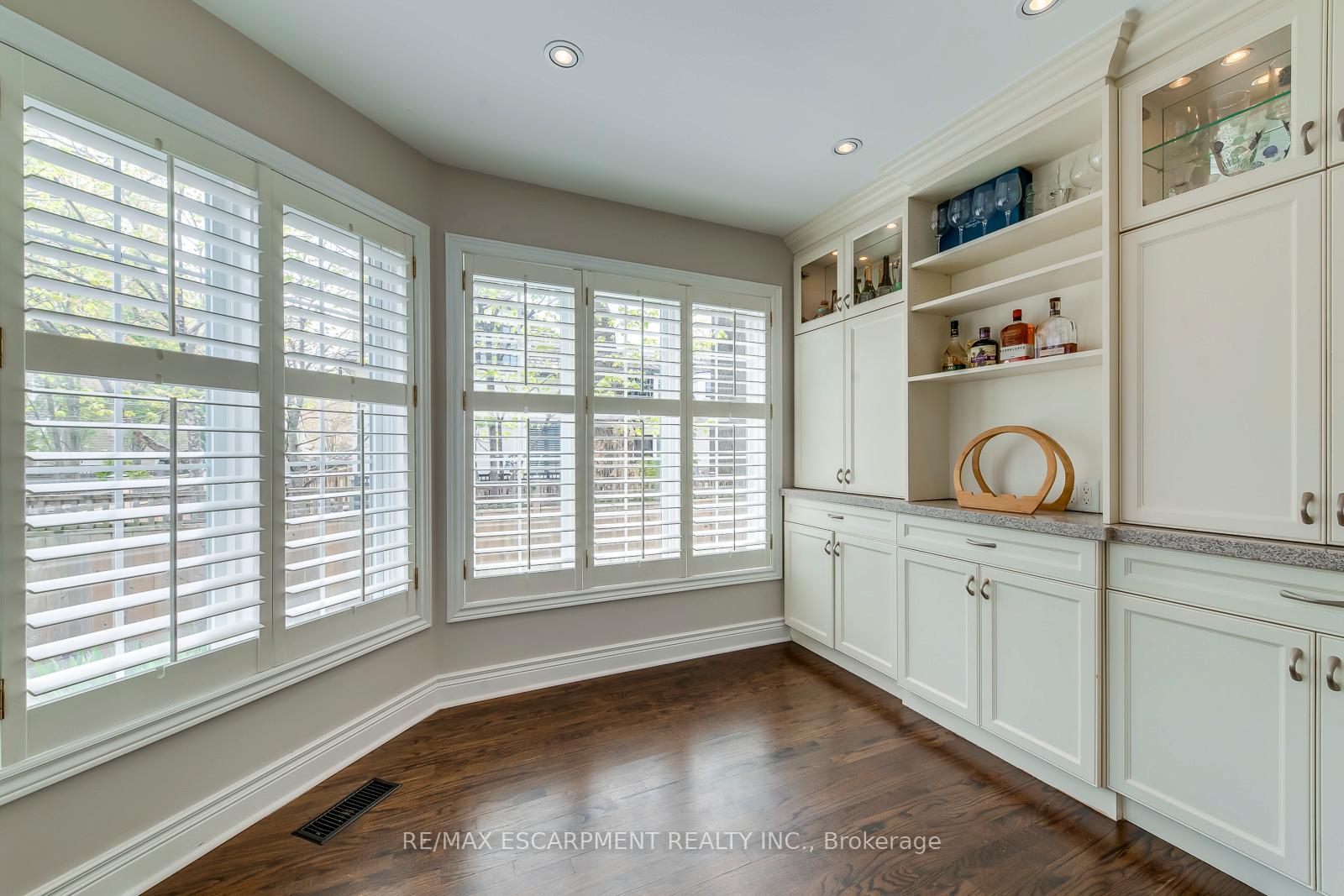 Photo 18 of 48 Forsythe Street, Oakville, Central — HOMEH