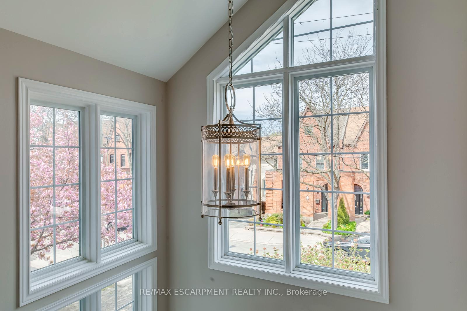 Photo 22 of 48 Forsythe Street, Oakville, Central — HOMEH