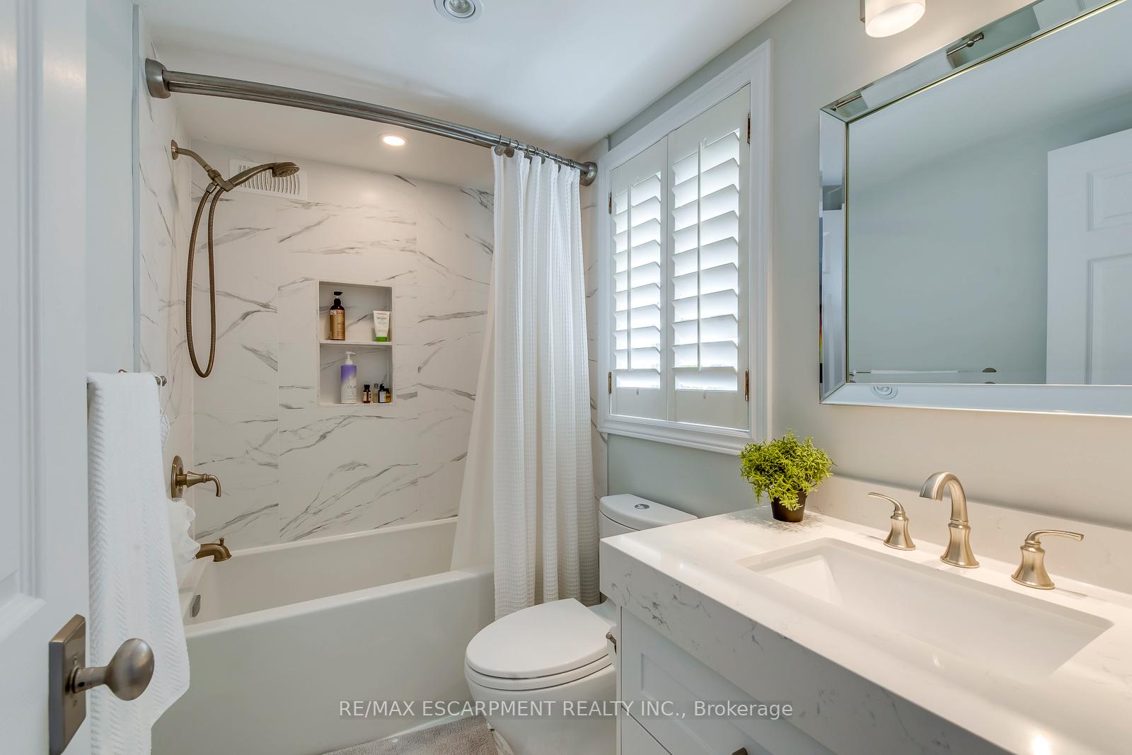 Photo 32 of 48 Forsythe Street, Oakville, Central — HOMEH