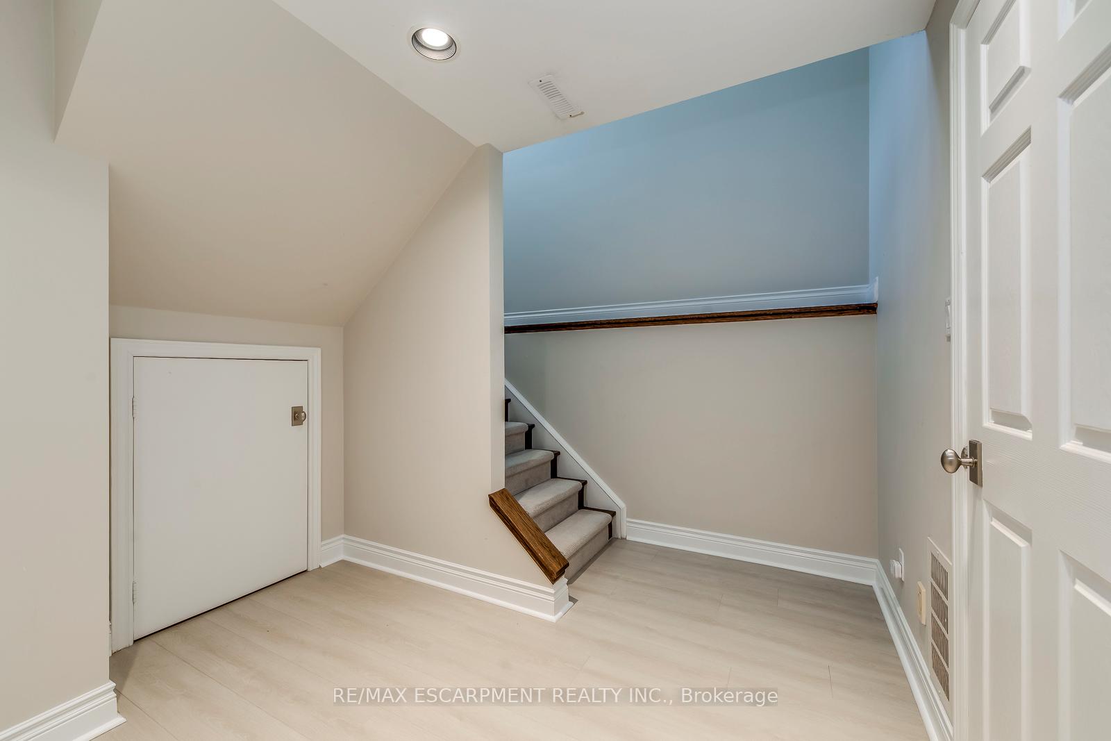 Photo 39 of 48 Forsythe Street, Oakville, Central — HOMEH