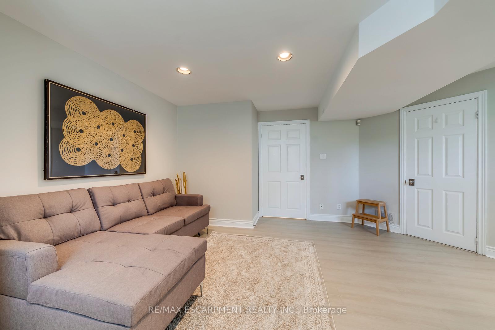 Photo 41 of 48 Forsythe Street, Oakville, Central — HOMEH