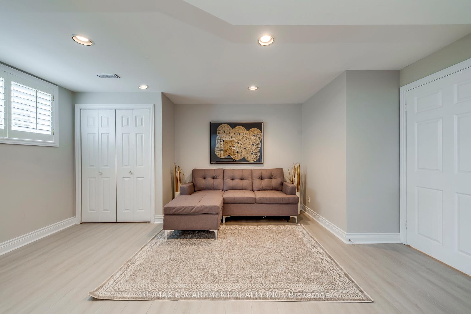 Photo 42 of 48 Forsythe Street, Oakville, Central — HOMEH