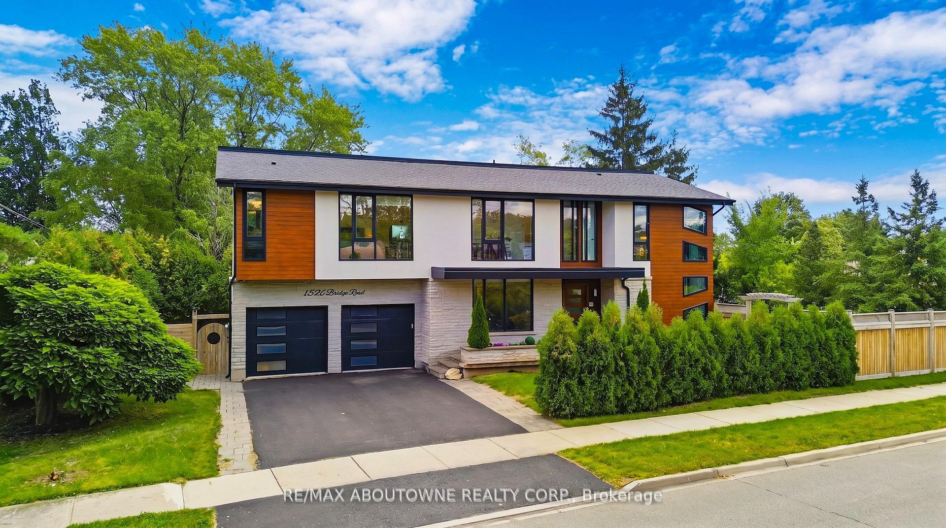 Photo 2 of 1526 Bridge Road, Oakville, West — HOMEH