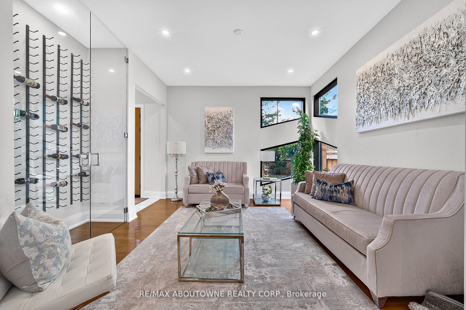 Photo 5 of 1526 Bridge Road, Oakville, West — HOMEH