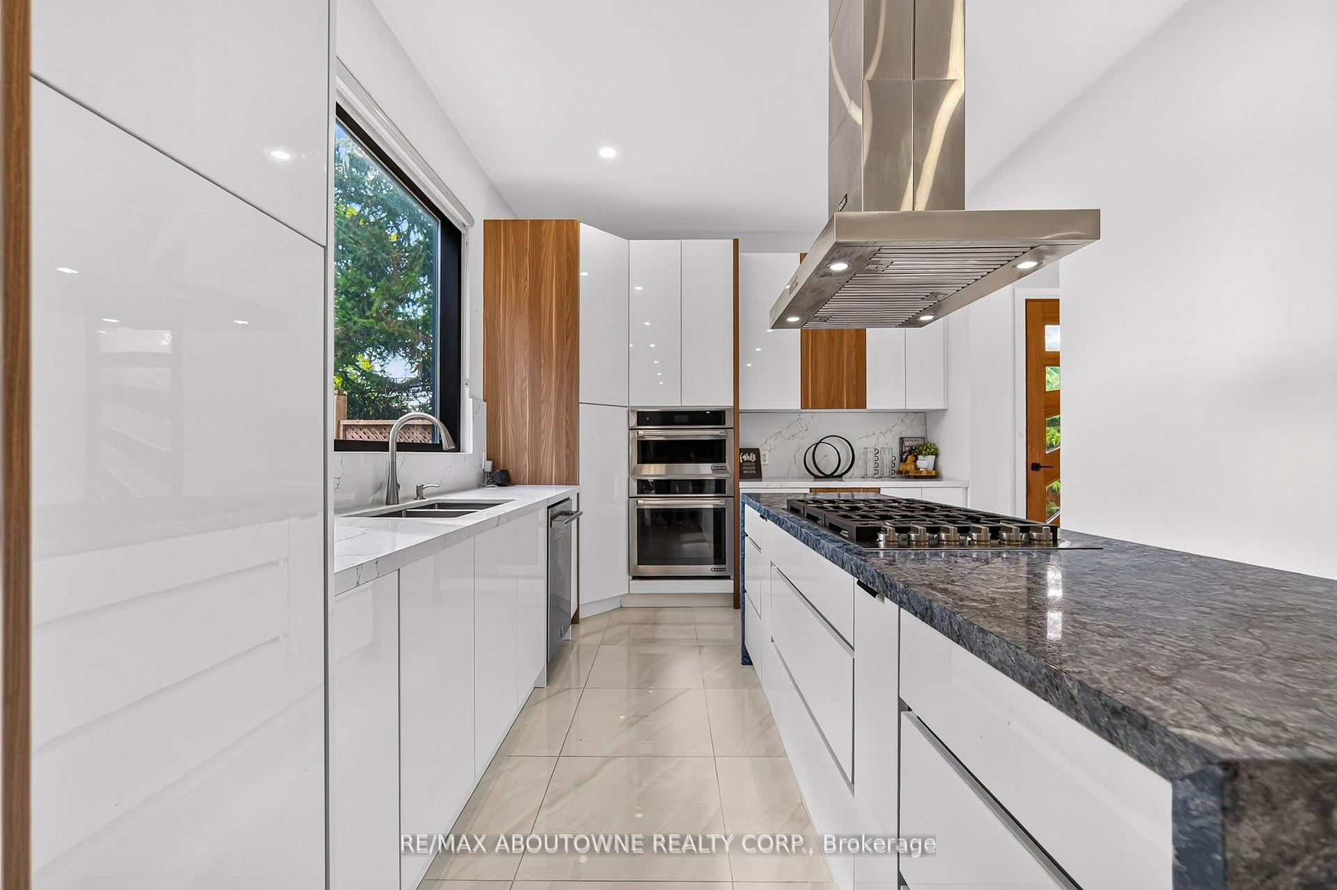 Photo 9 of 1526 Bridge Road, Oakville, West — HOMEH