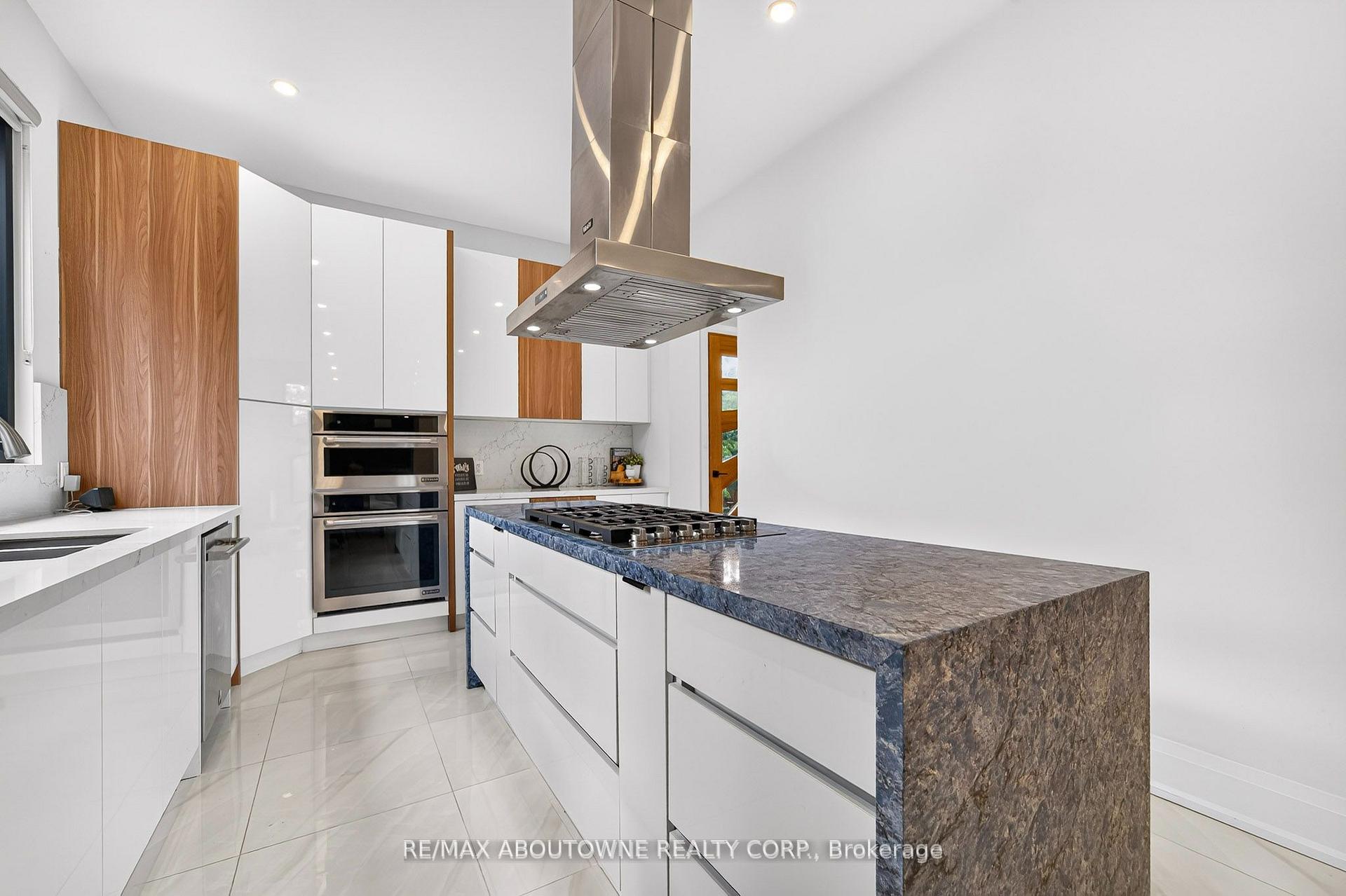 Photo 10 of 1526 Bridge Road, Oakville, West — HOMEH