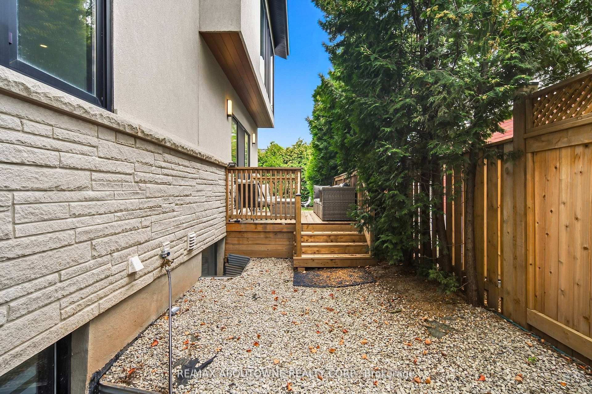 Photo 43 of 1526 Bridge Road, Oakville, West — HOMEH