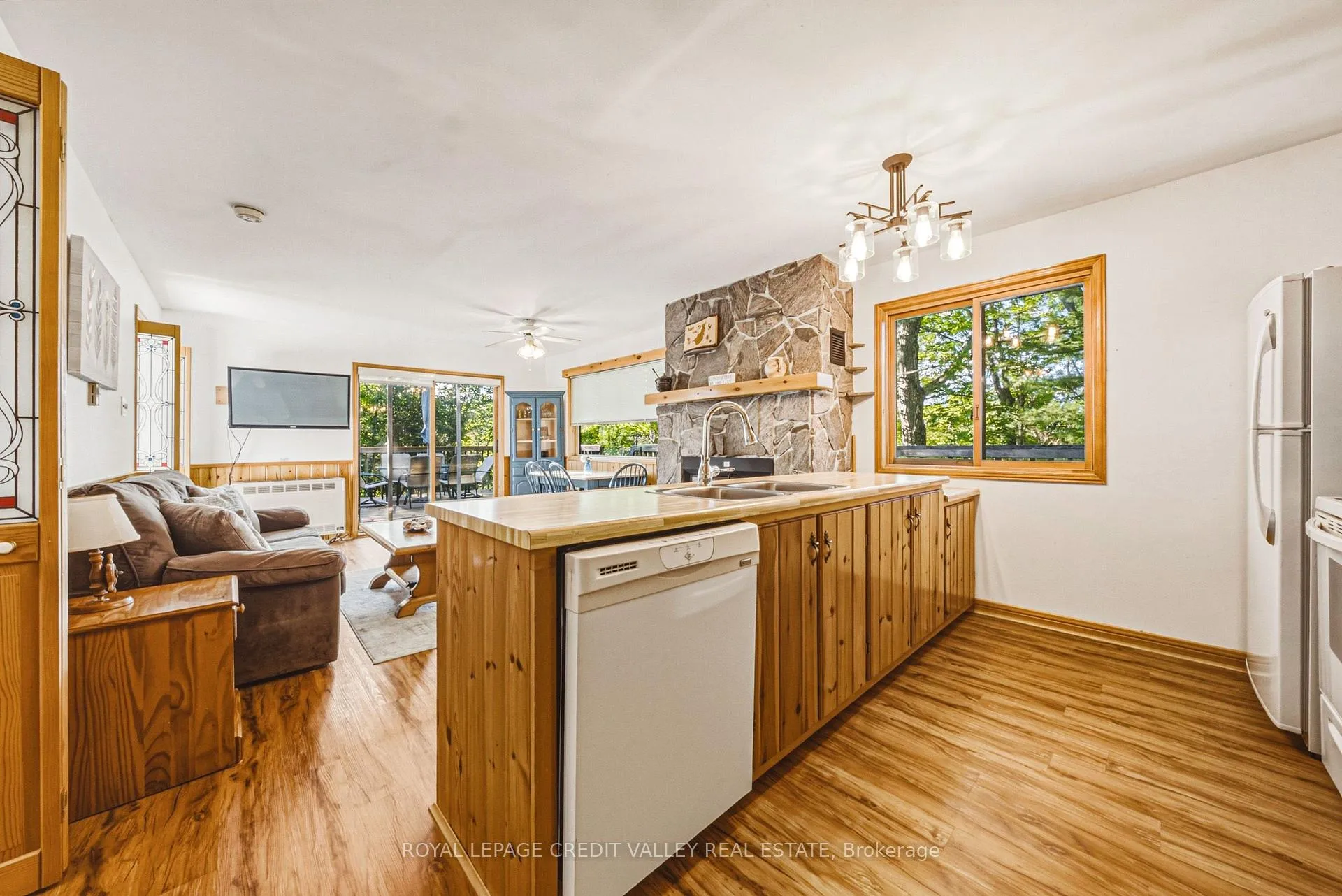 Photo 6 of 1064 Whiskey Jack Lane, Algonquin Highlands, Stanhope — HOMEH