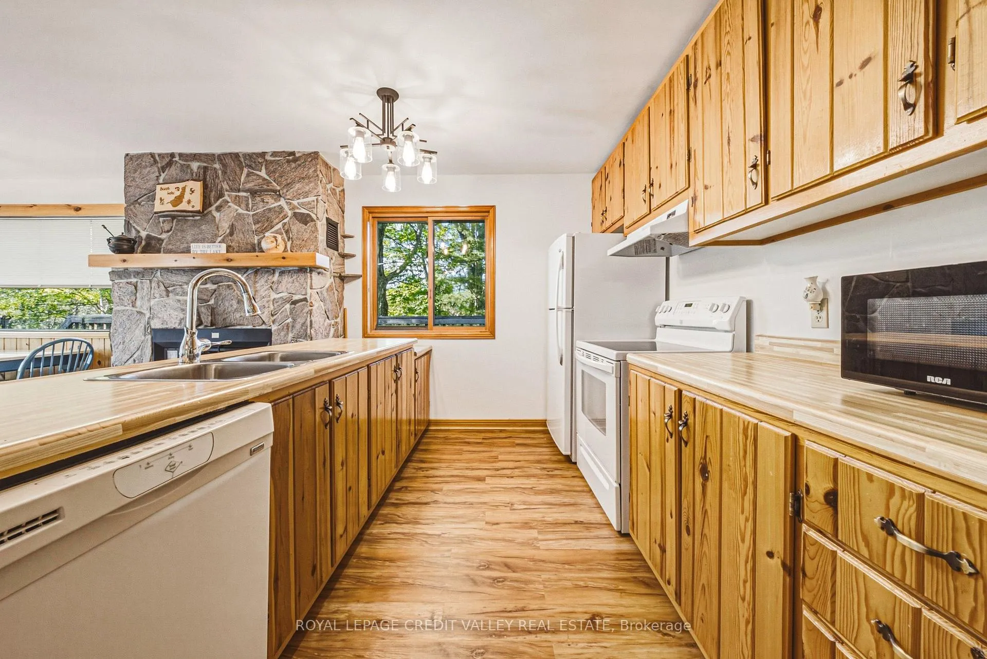 Photo 8 of 1064 Whiskey Jack Lane, Algonquin Highlands, Stanhope — HOMEH