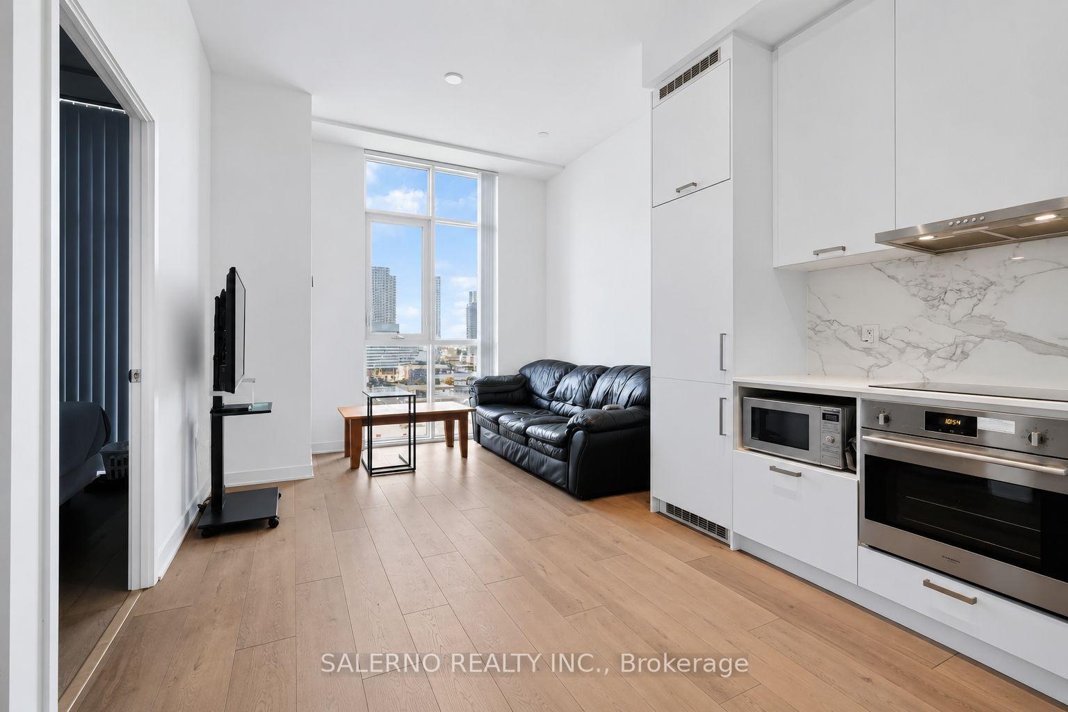 Photo 11 of Unit 1816, 10 Honeycrisp Crescent, Vaughan, Vaughan Corporate Centre — HOMEH