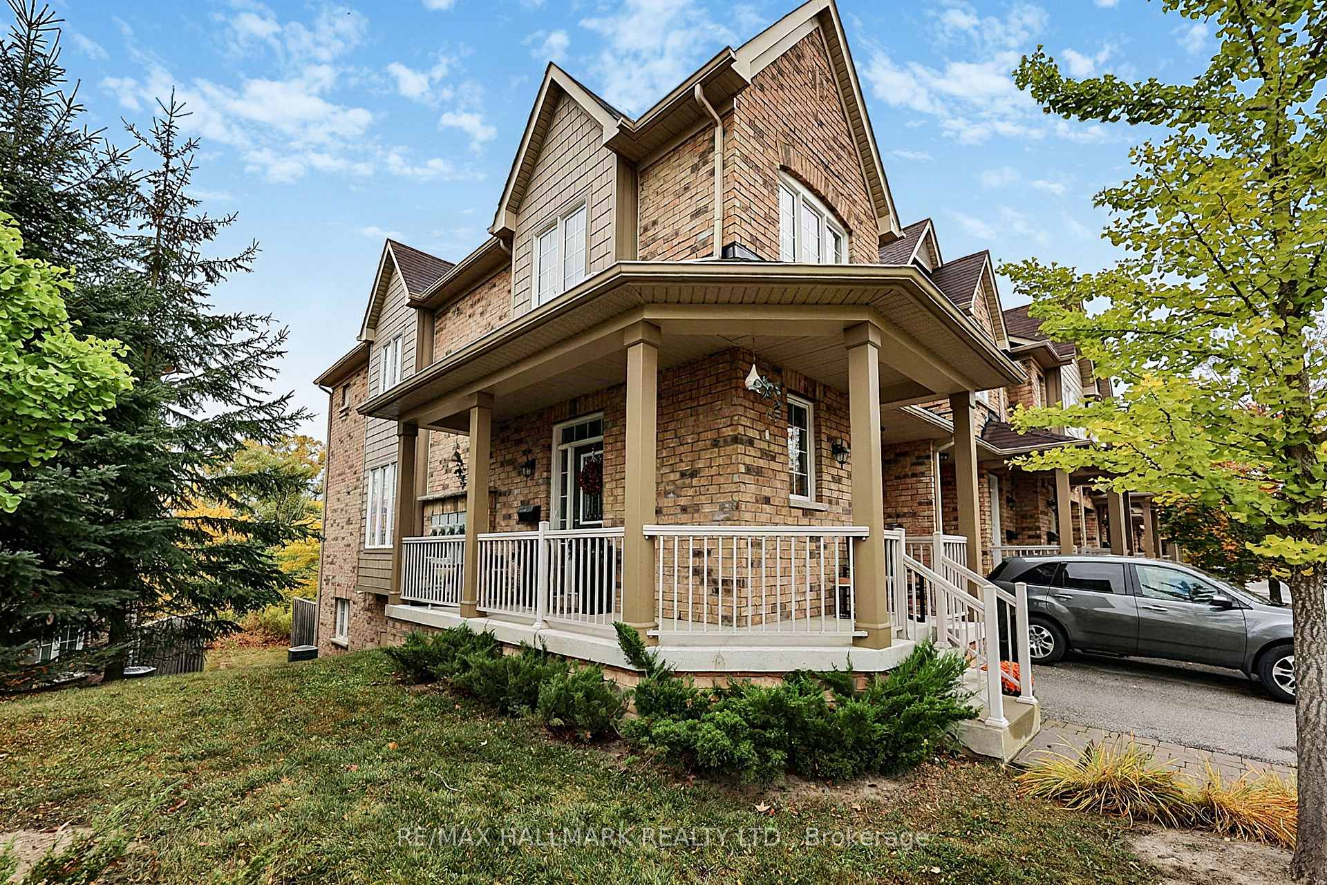 Photo 2 of 710 Wendy Culbert Crescent, Newmarket, Stonehaven-Wyndham — HOMEH