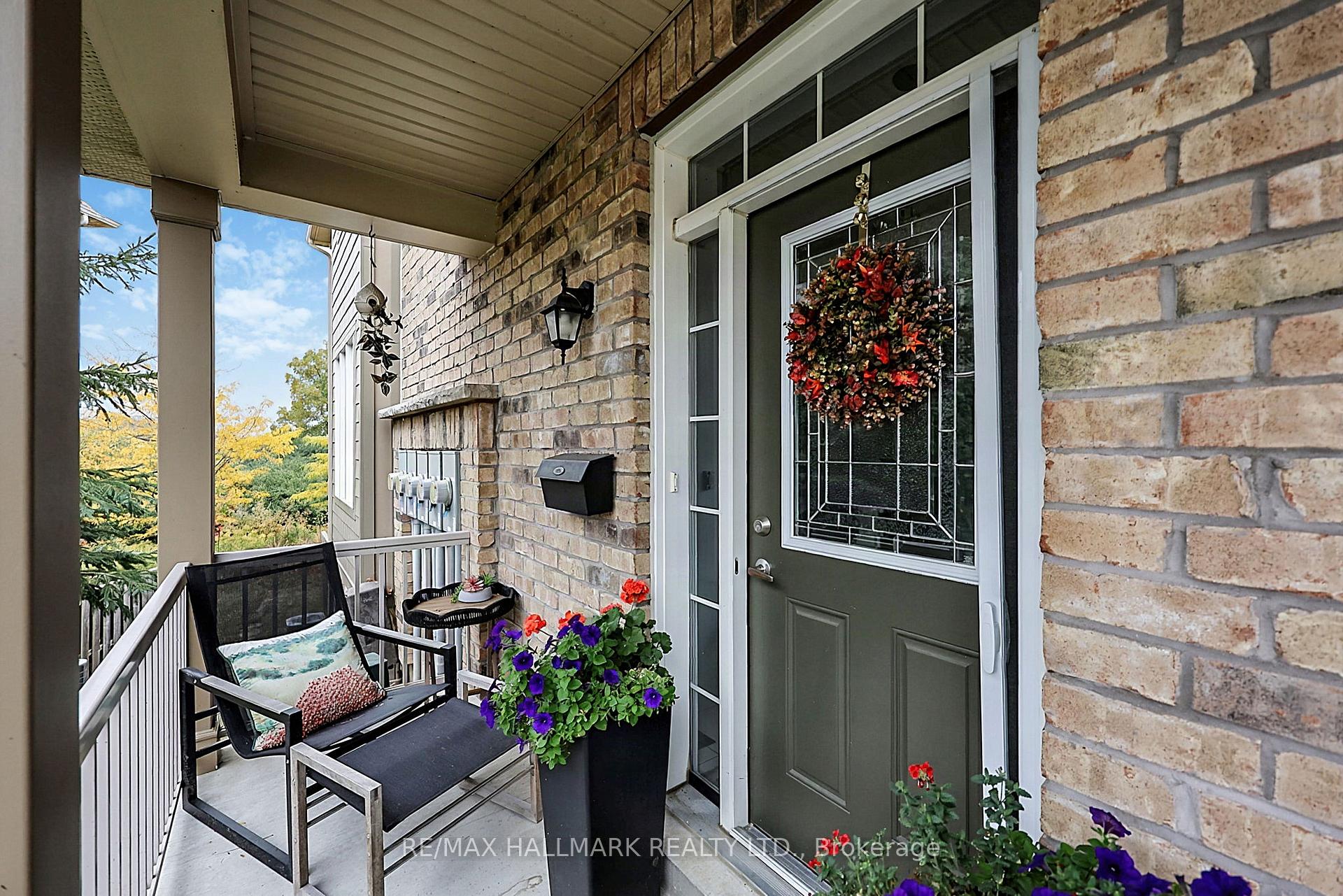 Photo 4 of 710 Wendy Culbert Crescent, Newmarket, Stonehaven-Wyndham — HOMEH