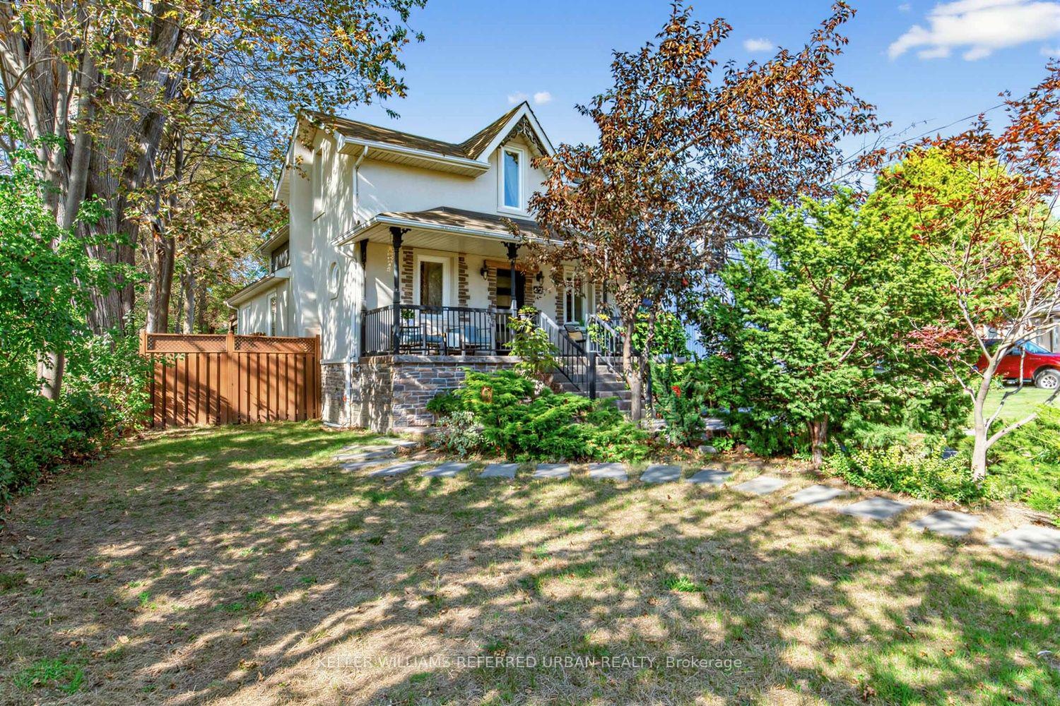 Photo 2 of 12 Railway Street, Vaughan, Maple — HOMEH
