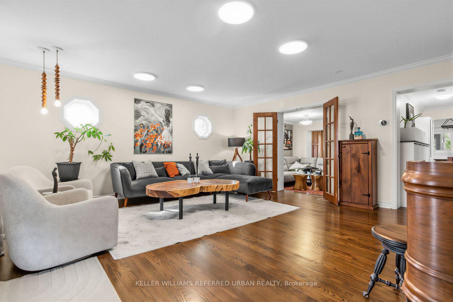 Photo 5 of 12 Railway Street, Vaughan, Maple — HOMEH
