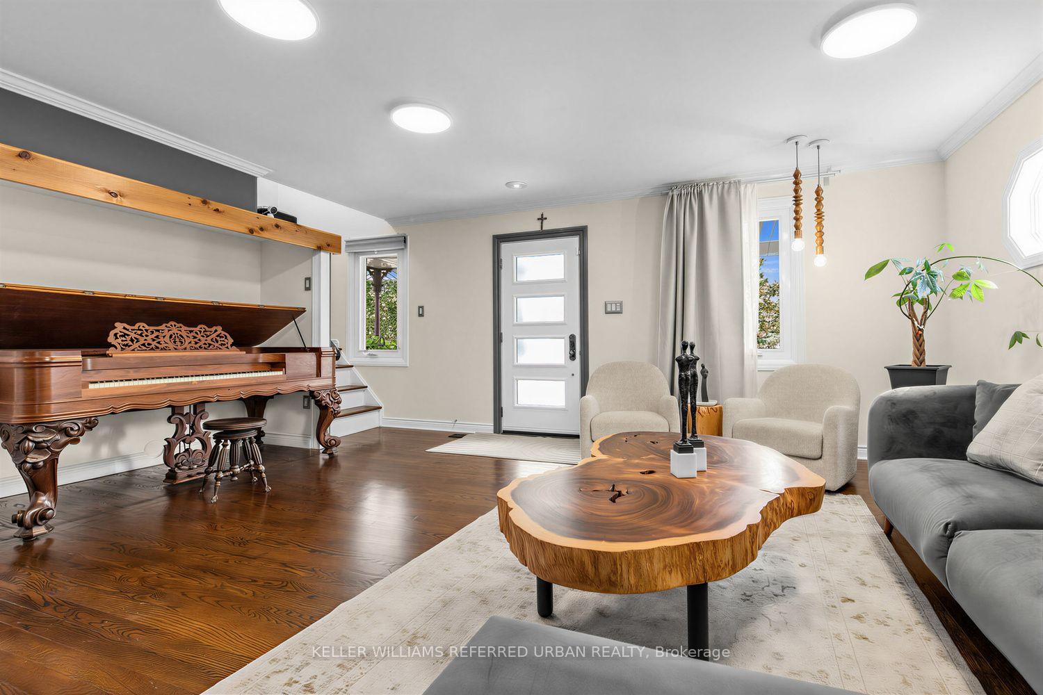 Photo 7 of 12 Railway Street, Vaughan, Maple — HOMEH