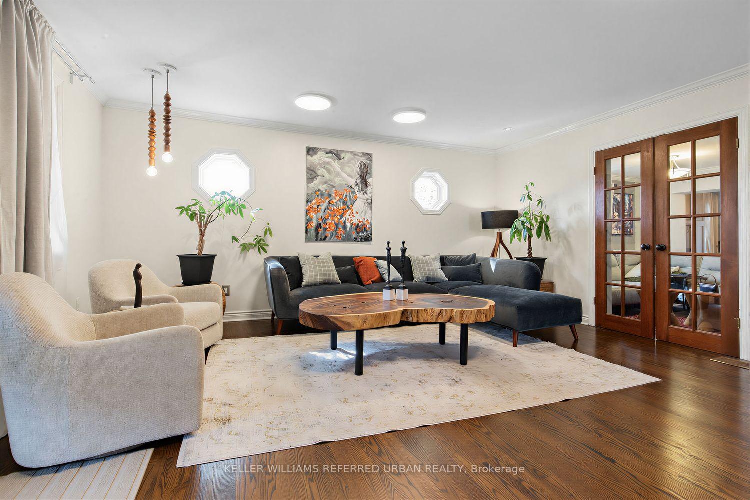 Photo 8 of 12 Railway Street, Vaughan, Maple — HOMEH