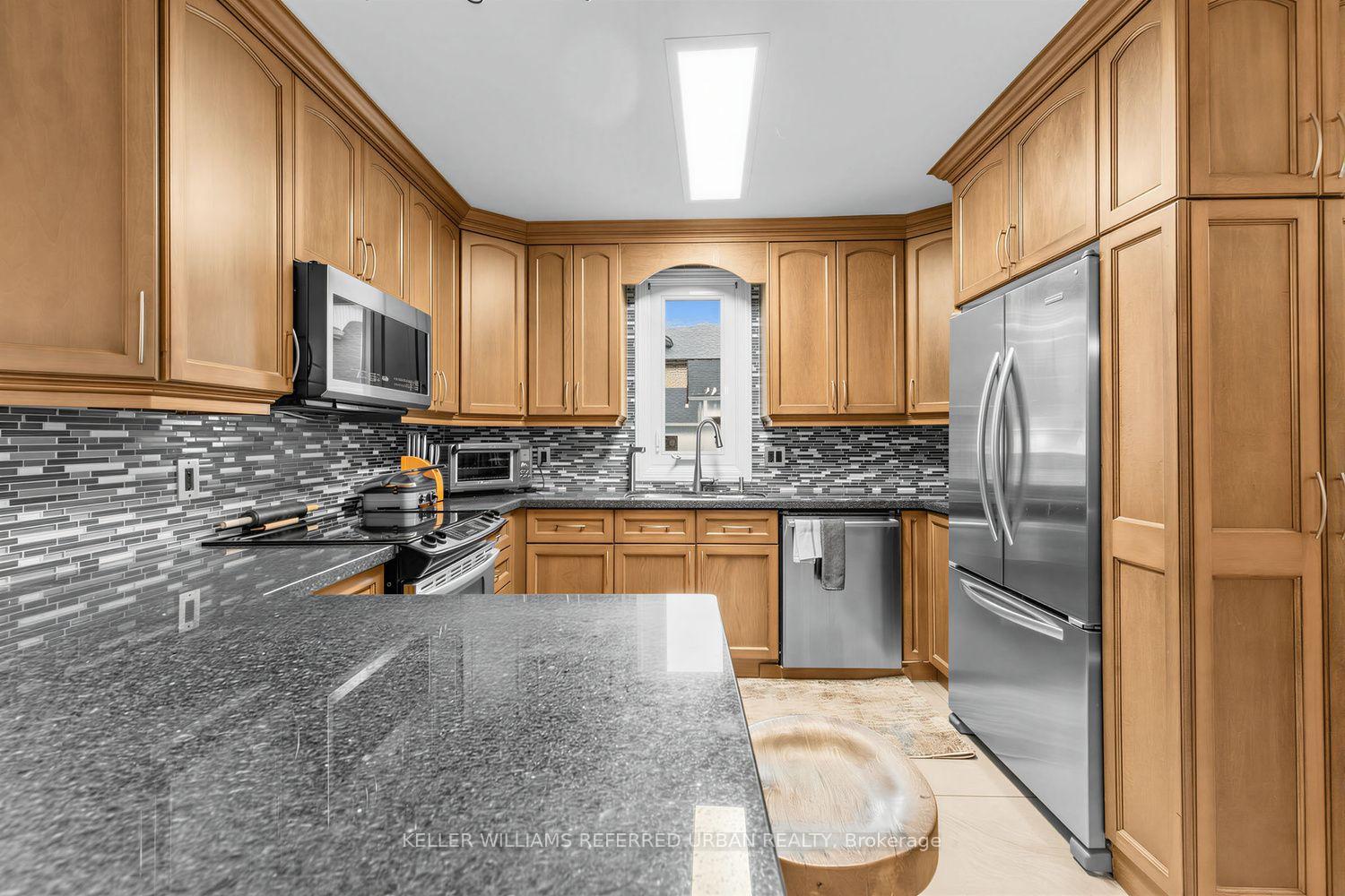 Photo 11 of 12 Railway Street, Vaughan, Maple — HOMEH