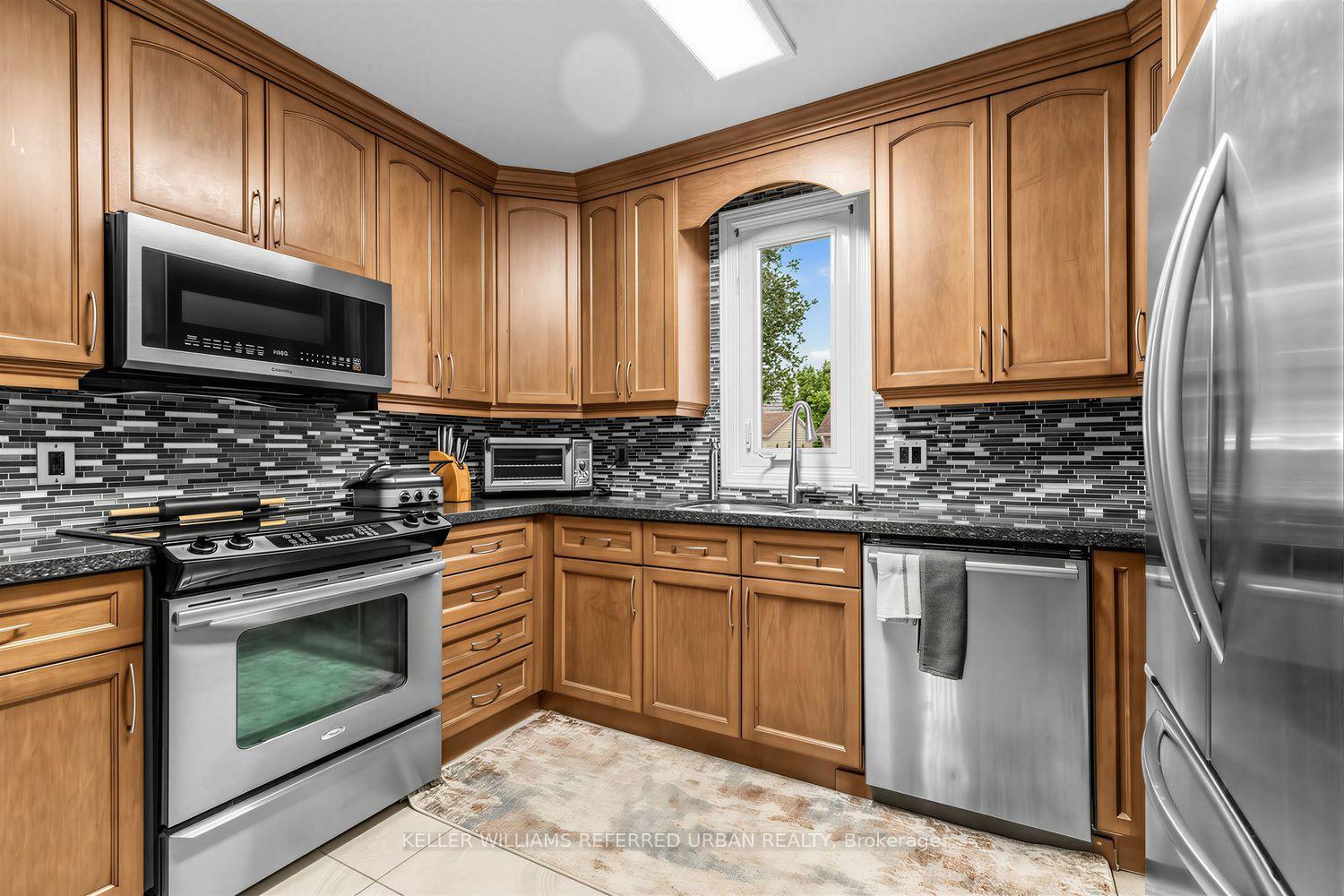 Photo 12 of 12 Railway Street, Vaughan, Maple — HOMEH