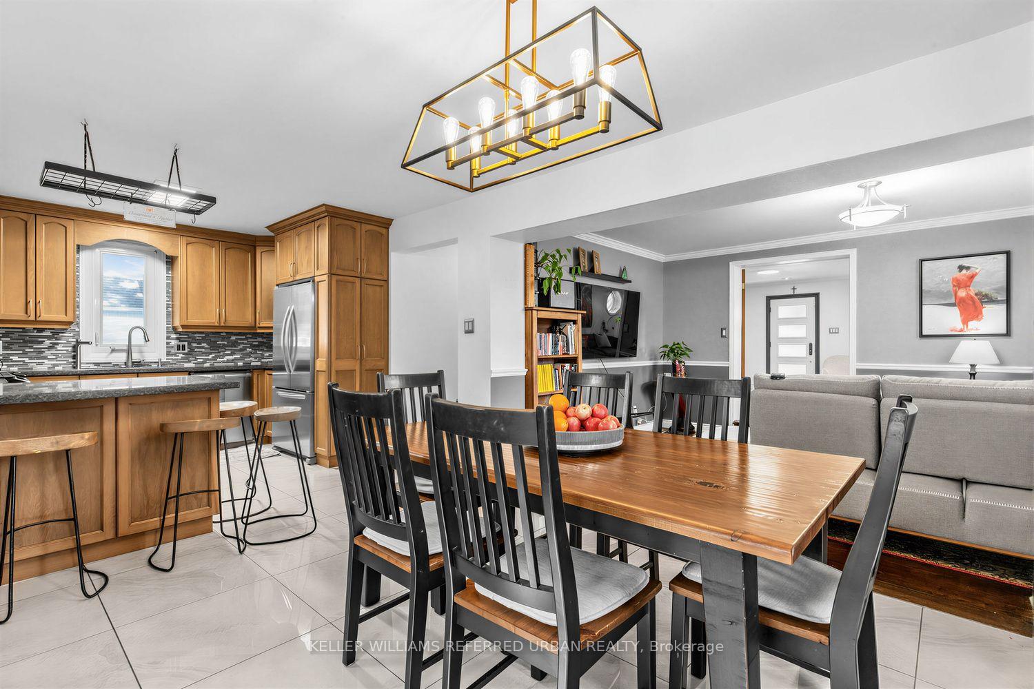 Photo 15 of 12 Railway Street, Vaughan, Maple — HOMEH