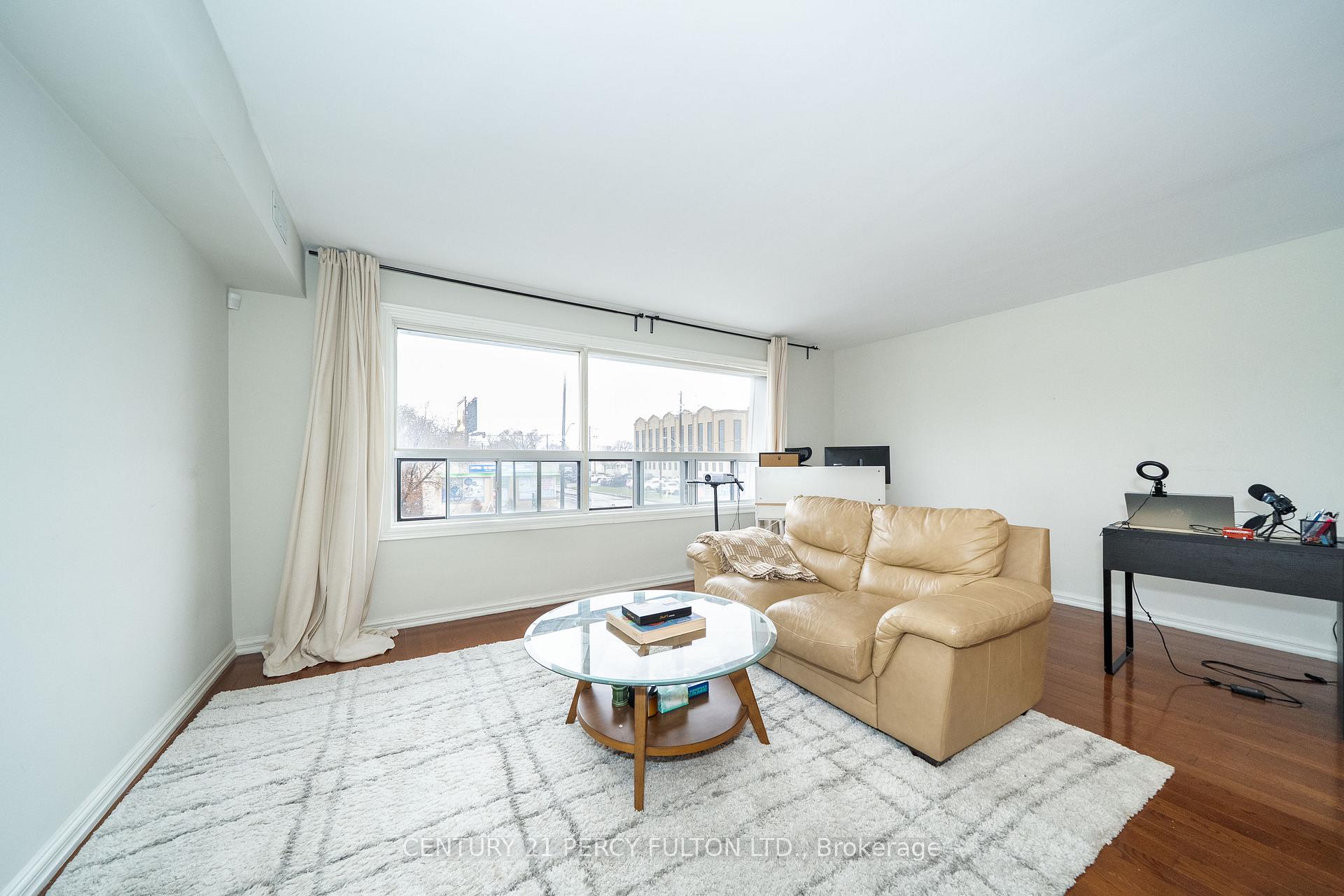 Photo 5 of 744-746 Wilson Avenue, North York, Downsview-Roding-CFB — HOMEH
