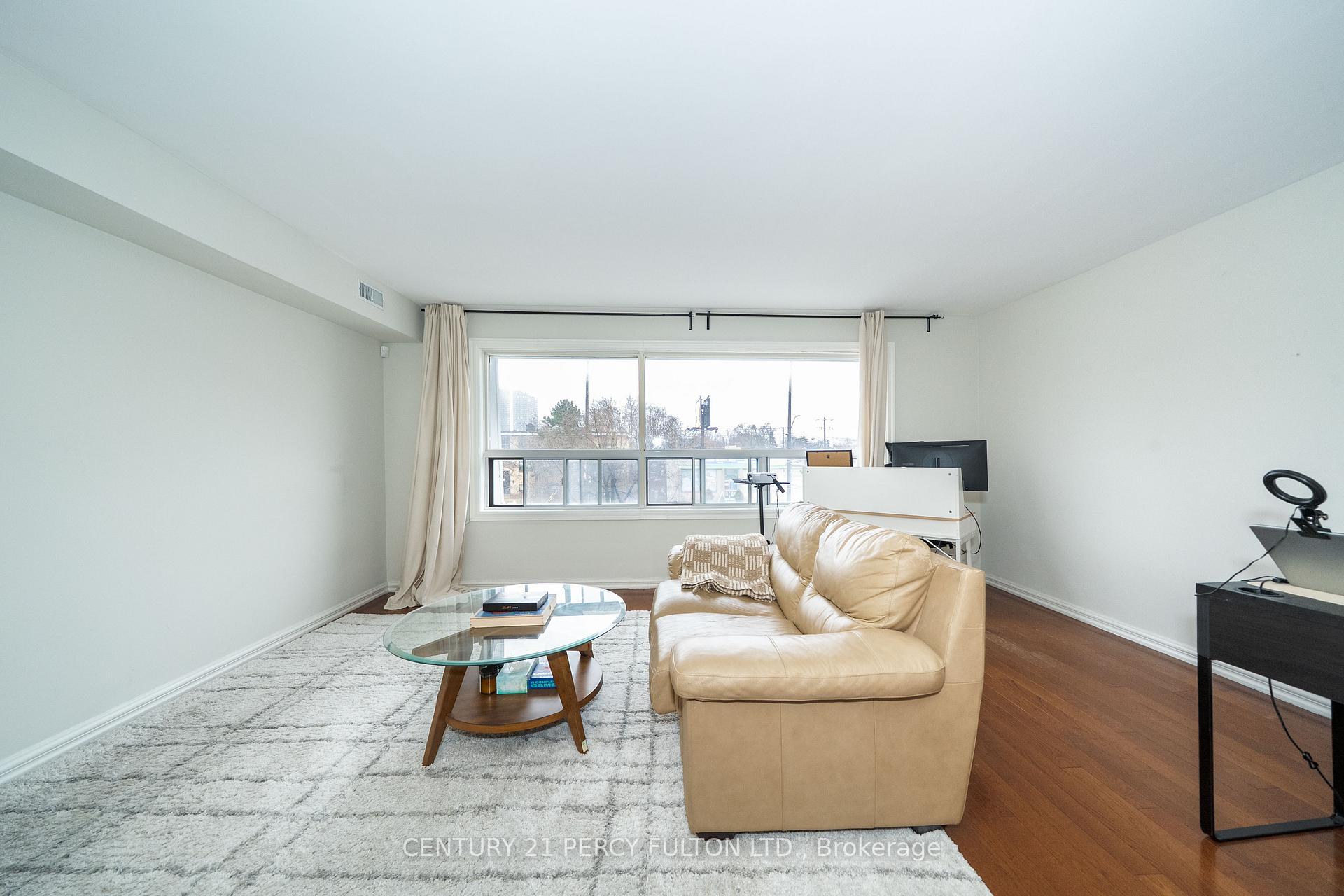 Photo 6 of 744-746 Wilson Avenue, North York, Downsview-Roding-CFB — HOMEH