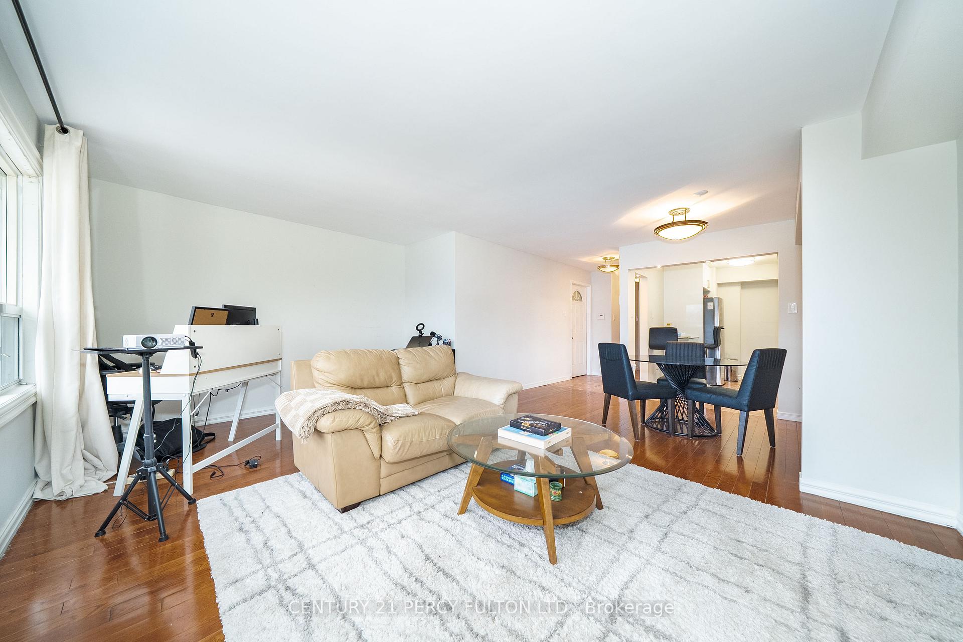 Photo 8 of 744-746 Wilson Avenue, North York, Downsview-Roding-CFB — HOMEH
