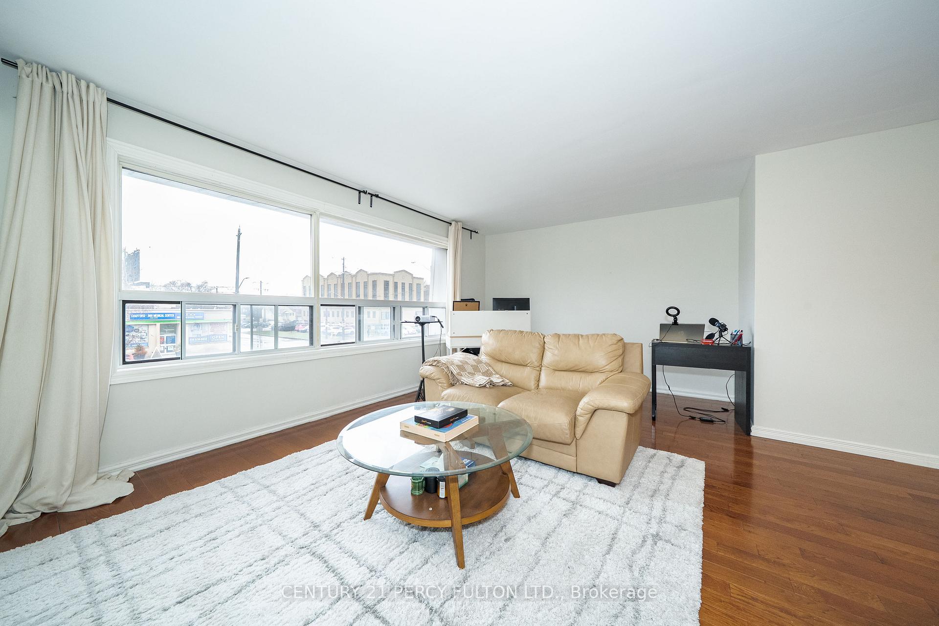 Photo 9 of 744-746 Wilson Avenue, North York, Downsview-Roding-CFB — HOMEH
