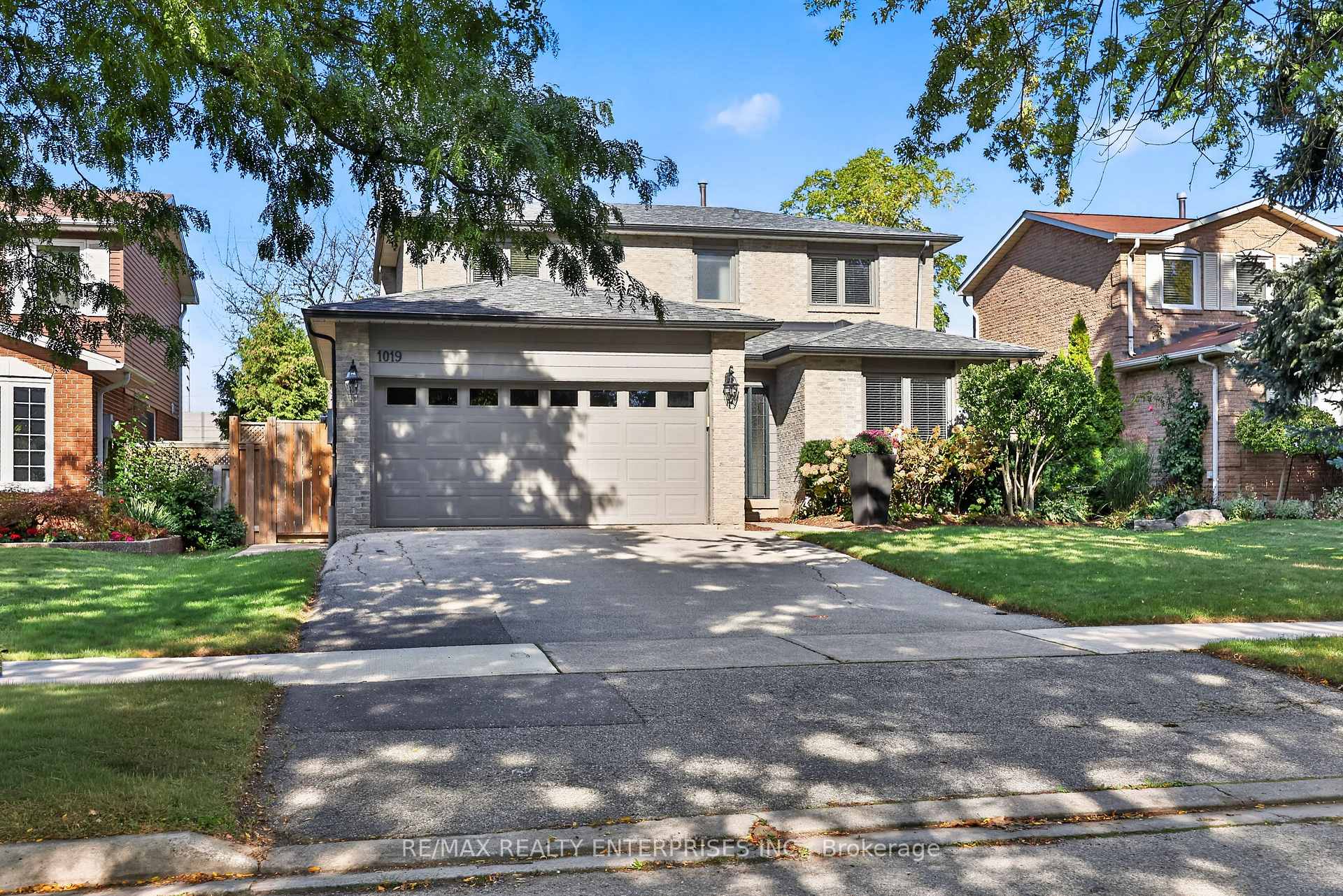 Photo 2 of 1019 Mesa Crescent, Mississauga, Lorne Park — HOMEH