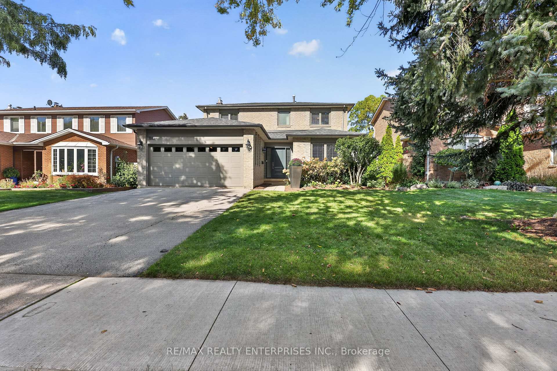 Photo 3 of 1019 Mesa Crescent, Mississauga, Lorne Park — HOMEH