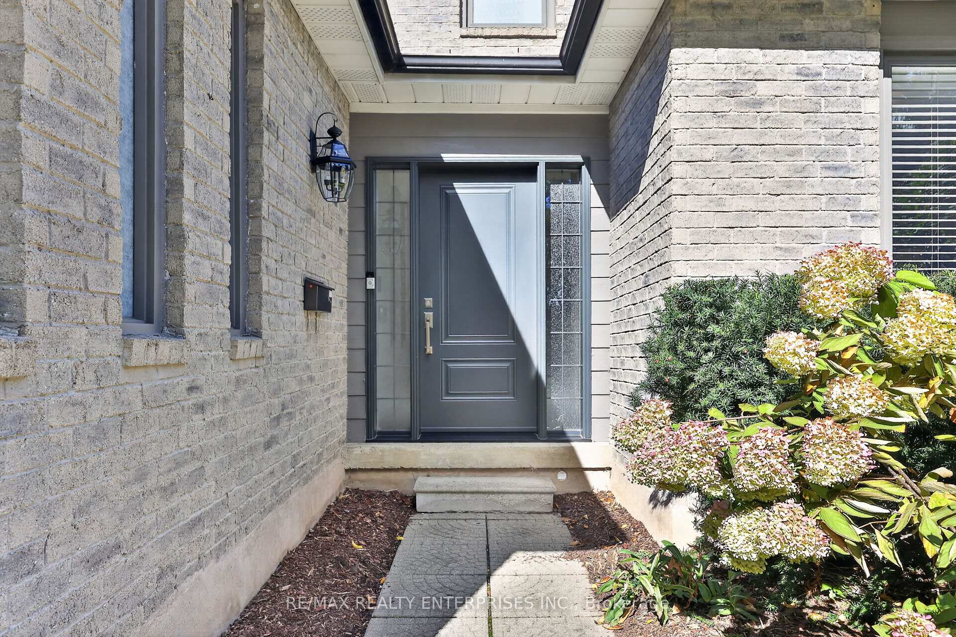 Photo 4 of 1019 Mesa Crescent, Mississauga, Lorne Park — HOMEH