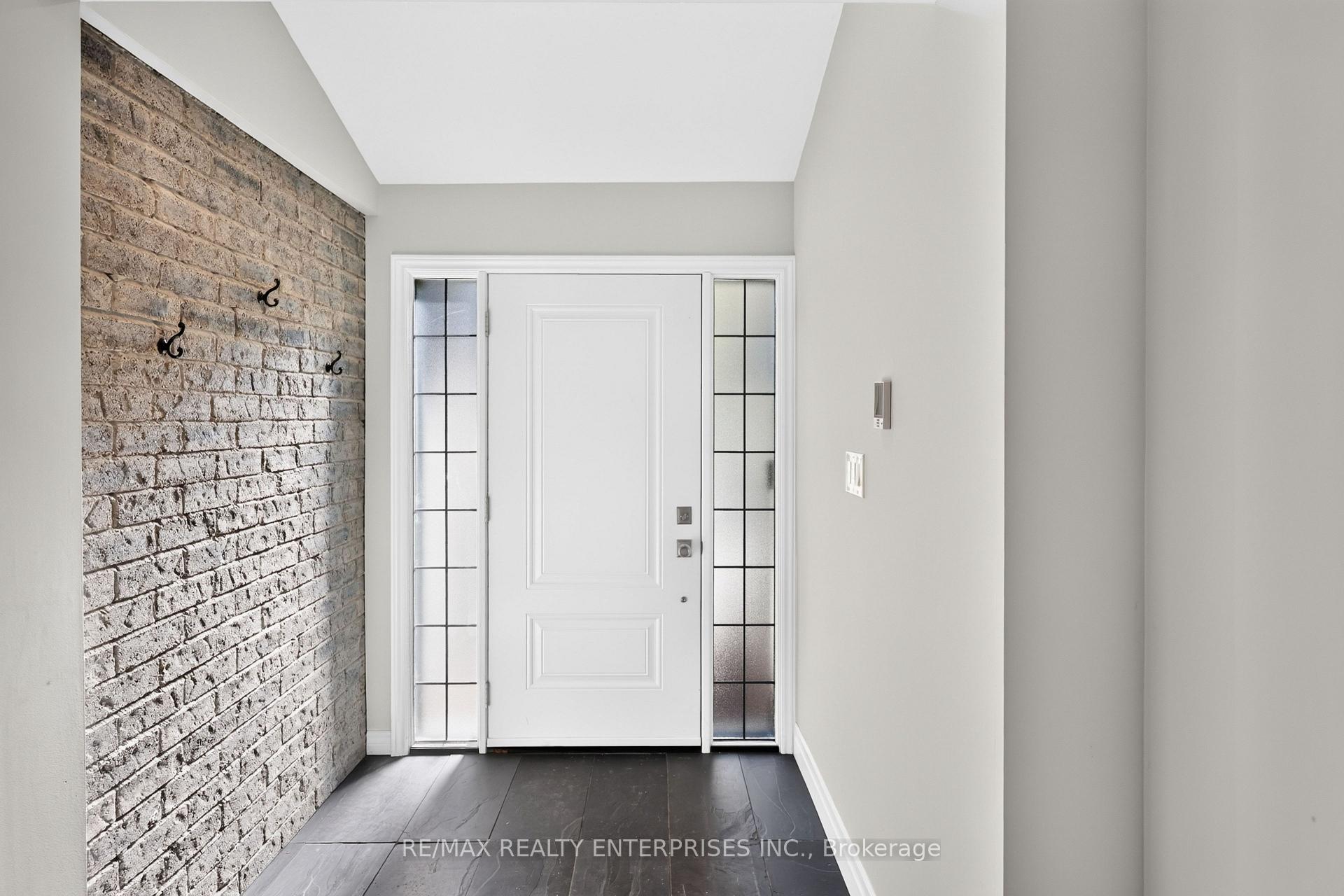 Photo 5 of 1019 Mesa Crescent, Mississauga, Lorne Park — HOMEH