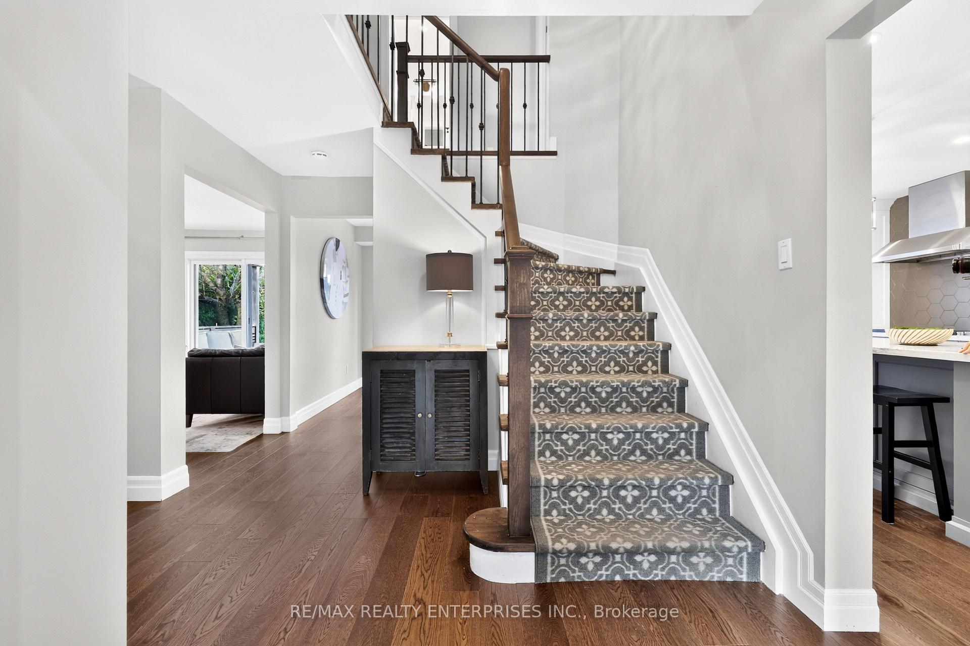 Photo 7 of 1019 Mesa Crescent, Mississauga, Lorne Park — HOMEH