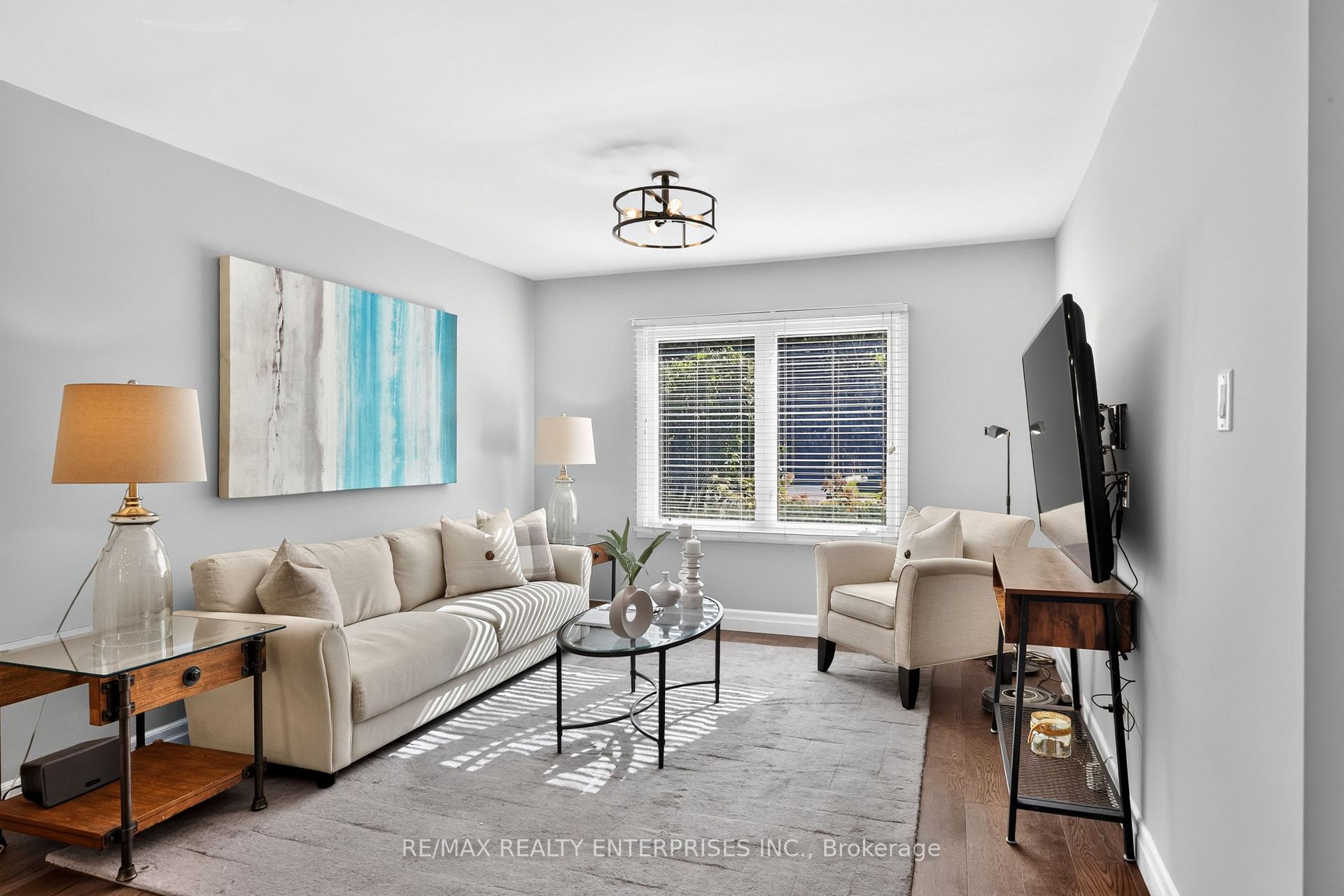 Photo 8 of 1019 Mesa Crescent, Mississauga, Lorne Park — HOMEH