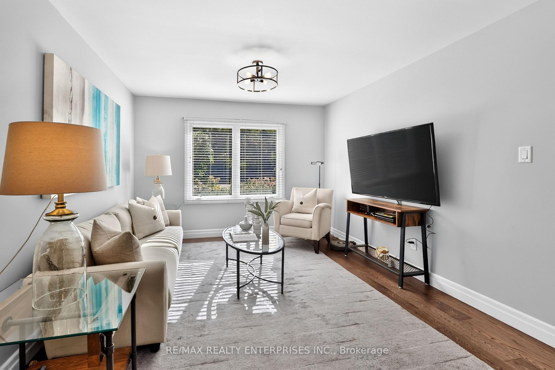 Photo 9 of 1019 Mesa Crescent, Mississauga, Lorne Park — HOMEH