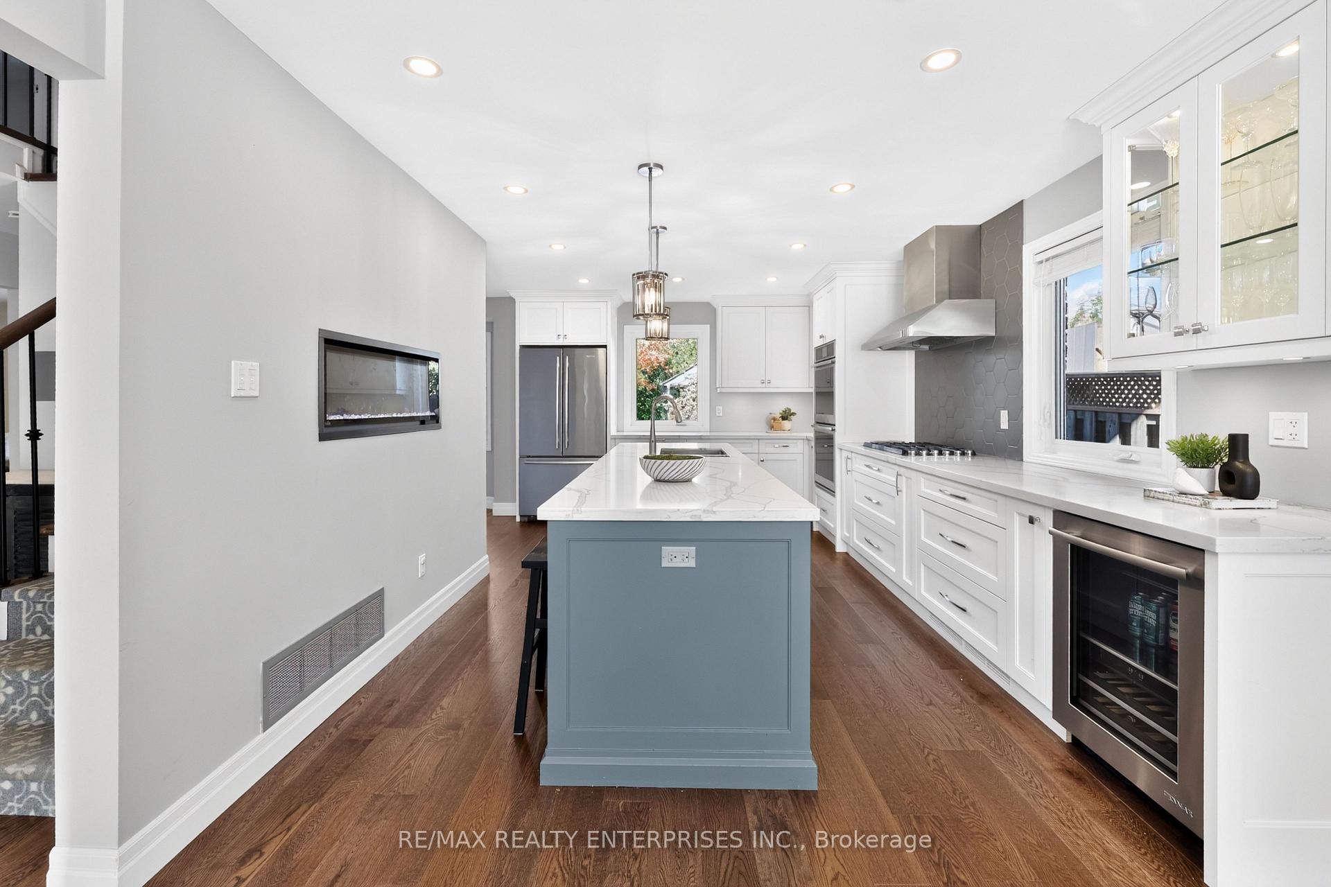 Photo 11 of 1019 Mesa Crescent, Mississauga, Lorne Park — HOMEH