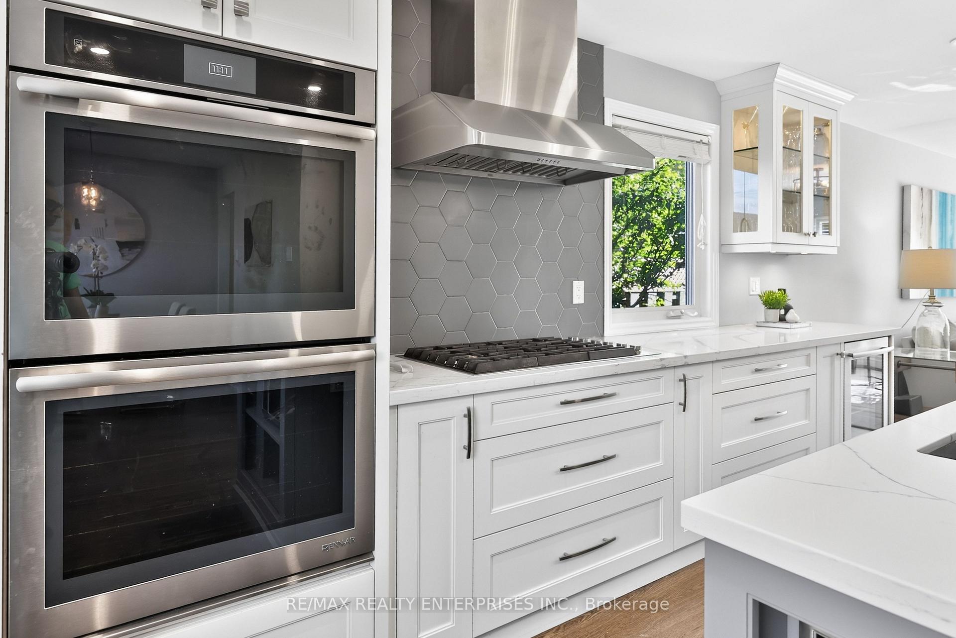 Photo 13 of 1019 Mesa Crescent, Mississauga, Lorne Park — HOMEH