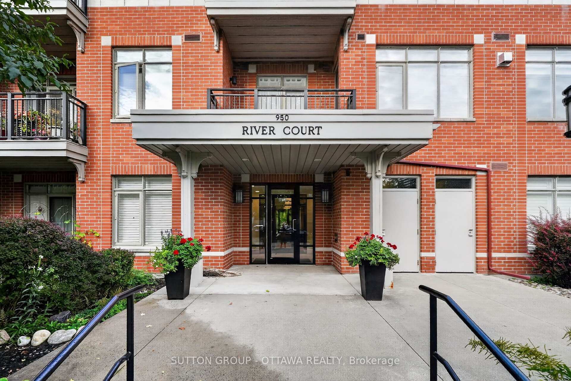 Photo of Unit 103, 950 Marguerite Avenue